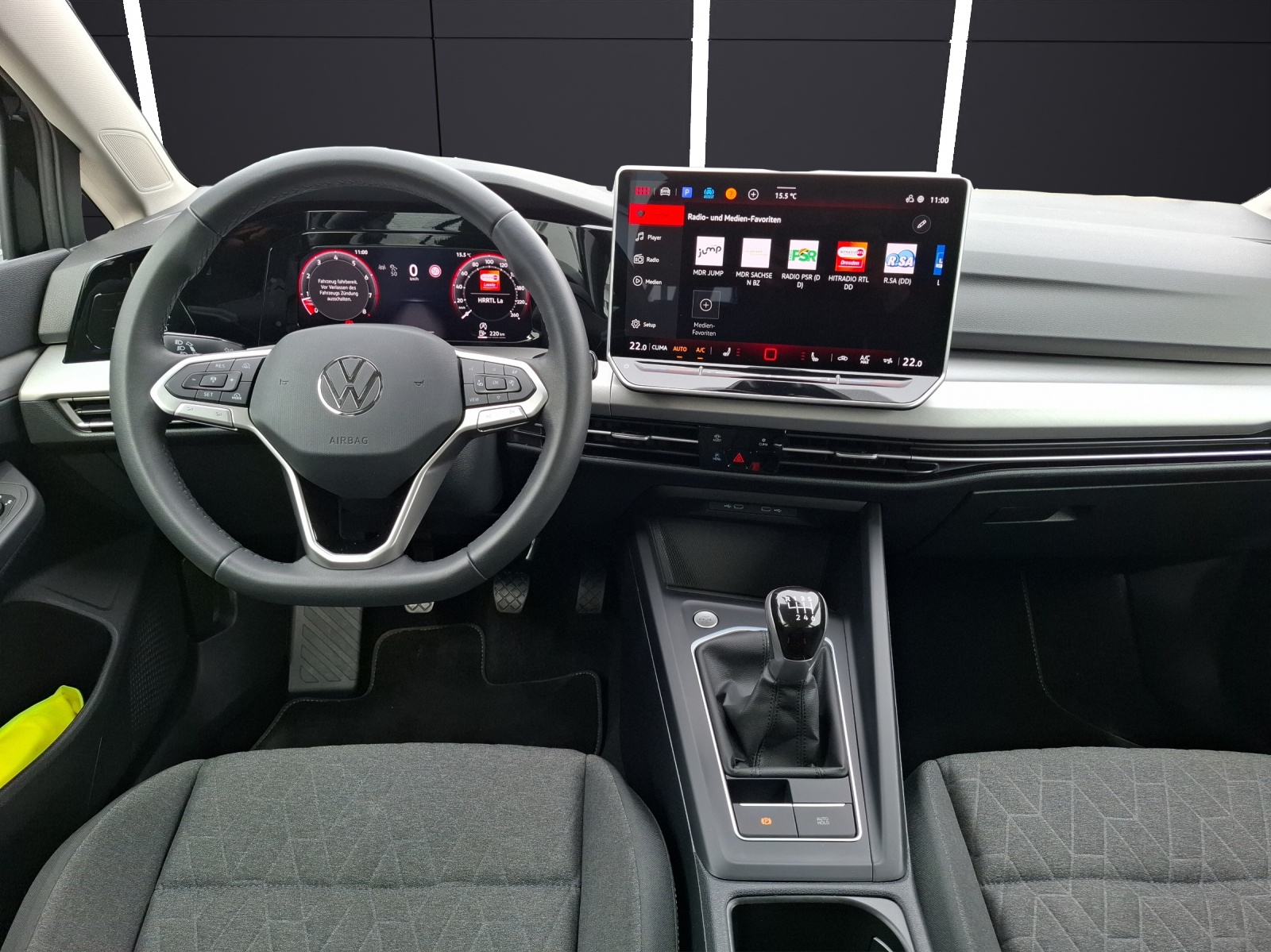 Fahrzeugabbildung Volkswagen Golf VIII Variant TSI Life Standhzg. LED Navi AID HUD ACC PDC SH LM