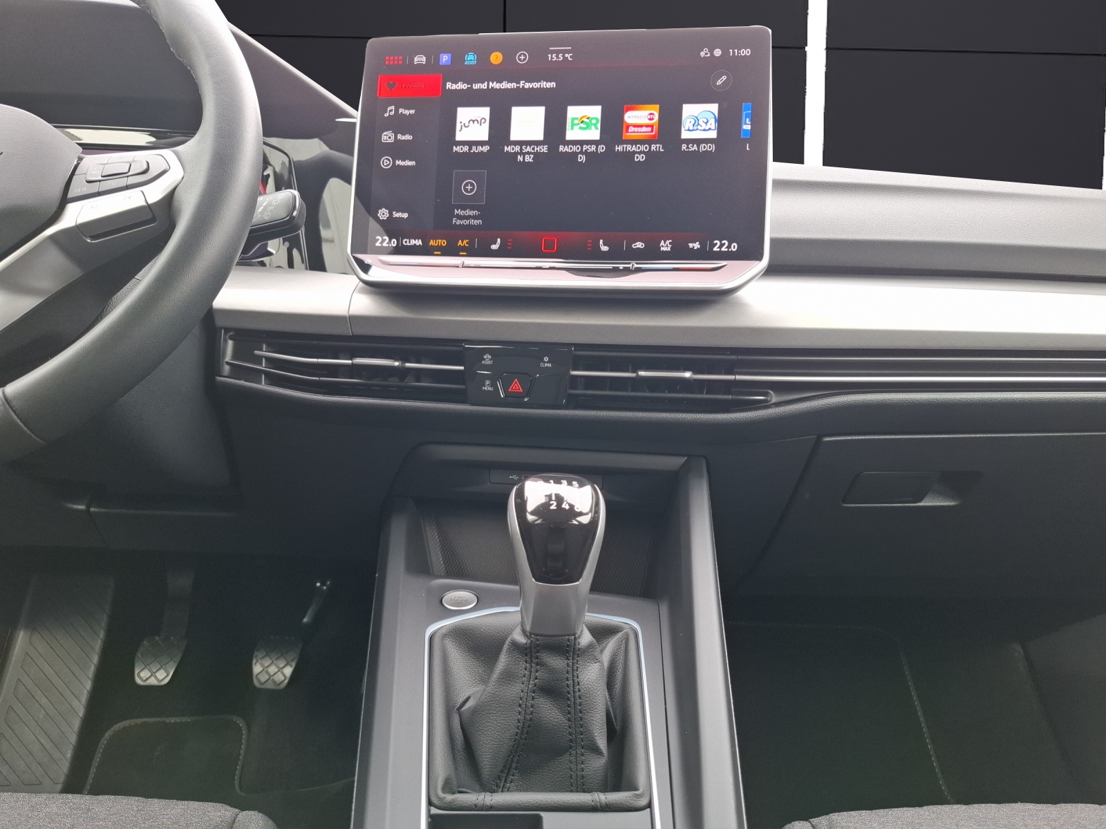 Fahrzeugabbildung Volkswagen Golf VIII Variant TSI Life Standhzg. LED Navi AID HUD ACC PDC SH LM