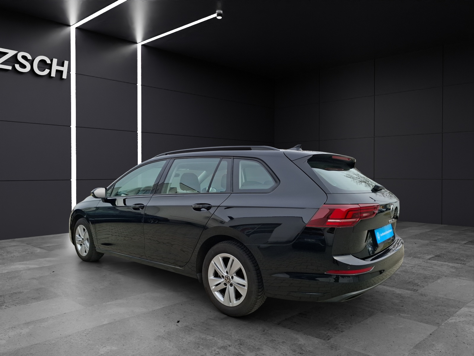 Fahrzeugabbildung Volkswagen Golf VIII Variant TSI Life Standhzg. LED Navi AID HUD ACC PDC SH LM