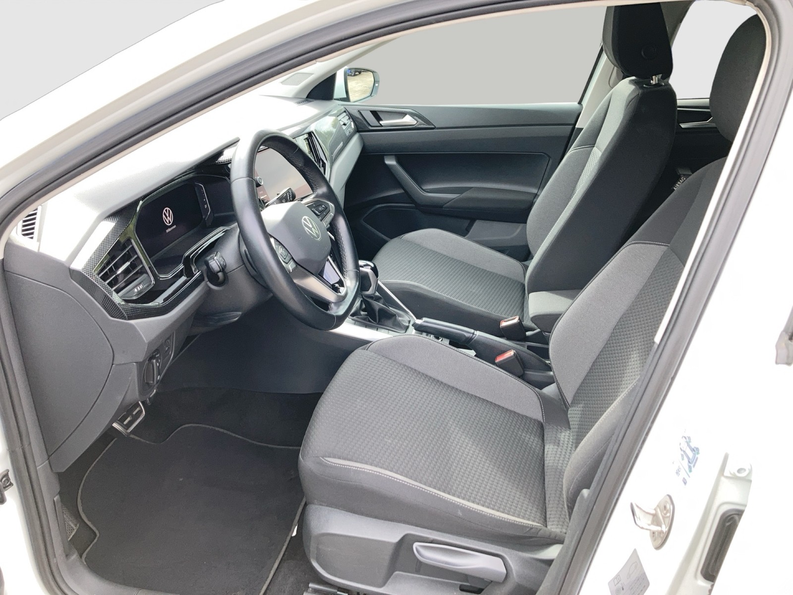 Fahrzeugabbildung Volkswagen Polo TSI Active DSG LED Navi ACC PDC SH