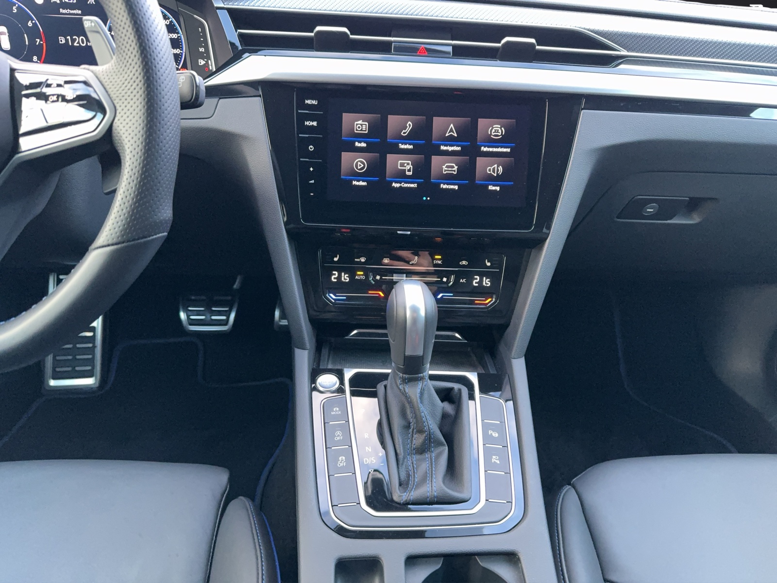 Fahrzeugabbildung Volkswagen Arteon SB R 4M TSI LED PANO RFK ACC DCC HUD