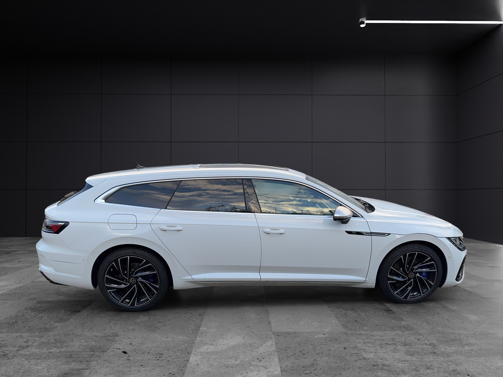 Fahrzeugabbildung Volkswagen Arteon SB R 4M TSI LED PANO RFK ACC DCC HUD
