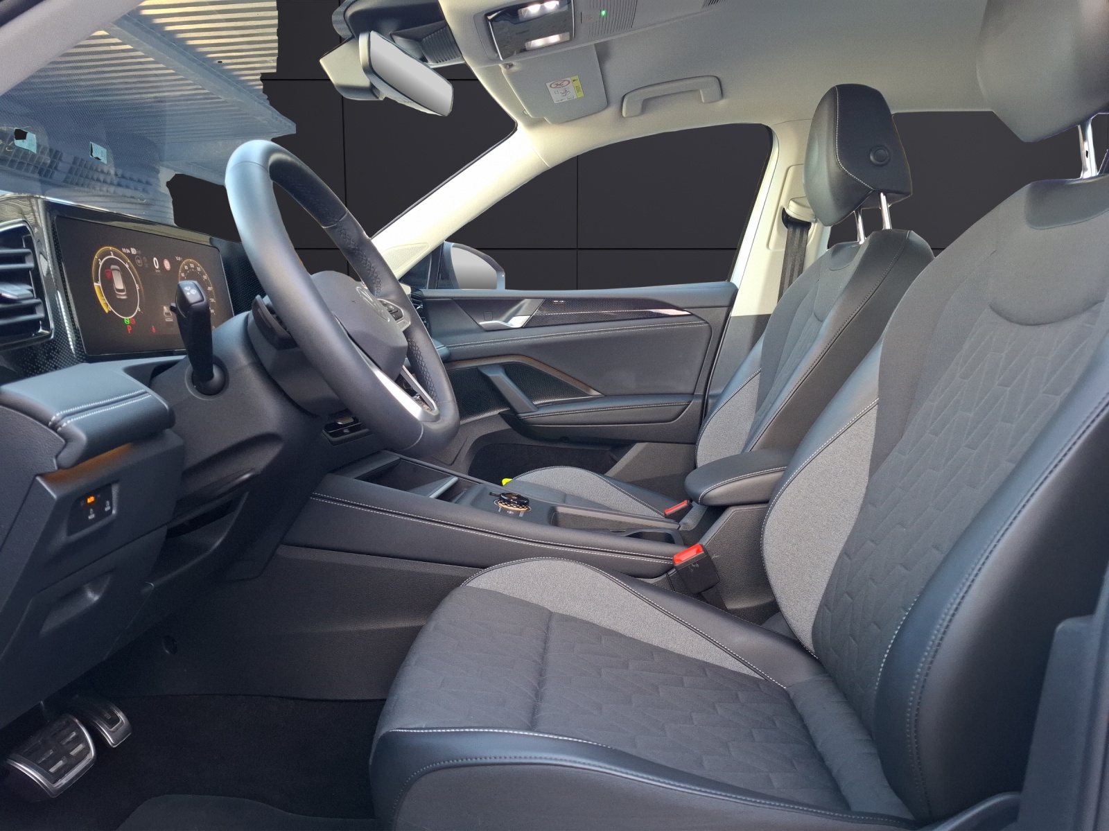 Fahrzeugabbildung Volkswagen Tiguan TDI Goal DSG 4M Standhzg LED AHK Navi AID ACC RFK SH