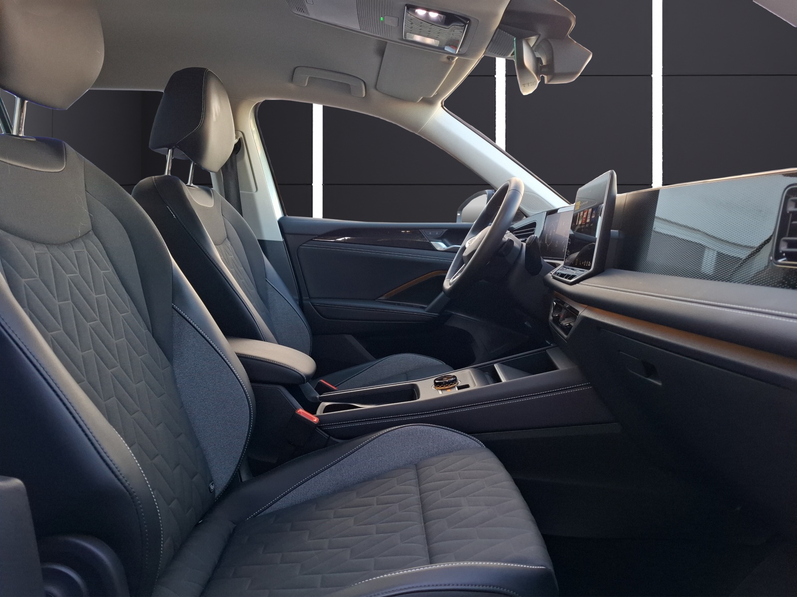 Fahrzeugabbildung Volkswagen Tiguan TDI Goal DSG 4M Standhzg LED AHK Navi AID ACC RFK SH