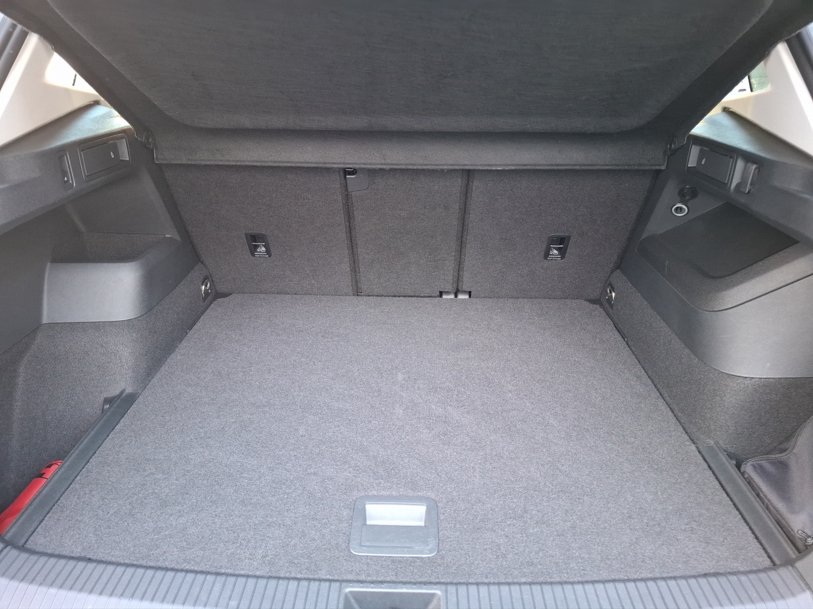 Fahrzeugabbildung Volkswagen Tiguan TDI Goal DSG 4M Standhzg LED AHK Navi AID ACC RFK SH