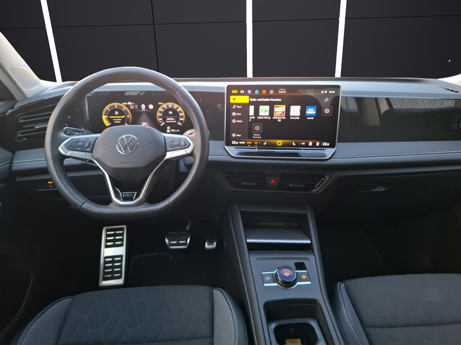 Fahrzeugabbildung Volkswagen Tiguan TDI Goal DSG 4M Standhzg LED AHK Navi AID ACC RFK SH