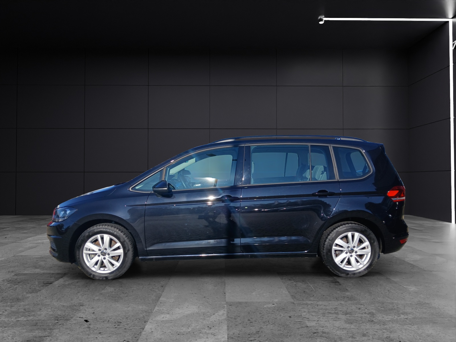 Fahrzeugabbildung Volkswagen Touran TSI Comfortline 7-Si Navi AID ACC PDC SH LM