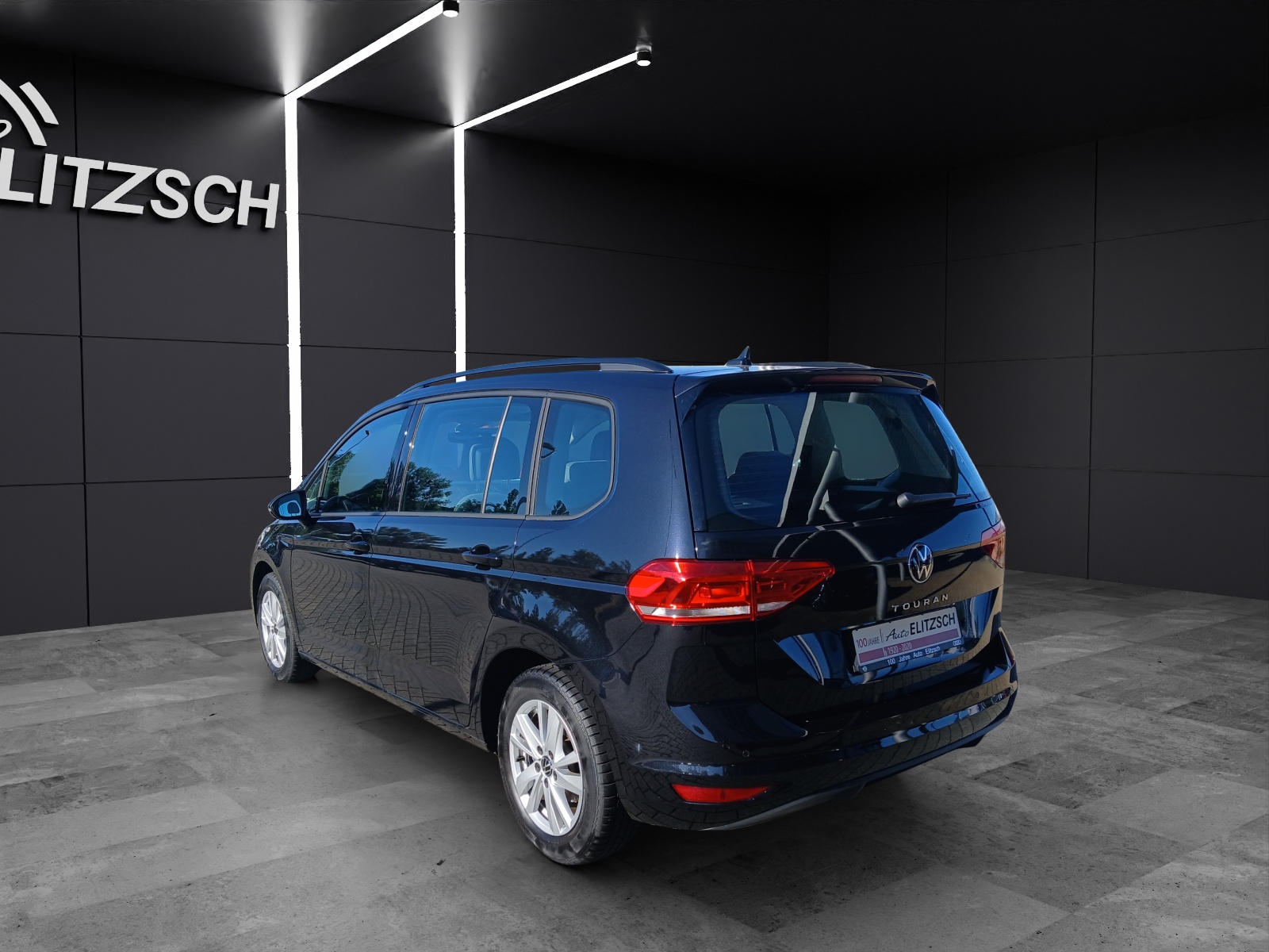 Fahrzeugabbildung Volkswagen Touran TSI Comfortline 7-Si Navi AID ACC PDC SH LM