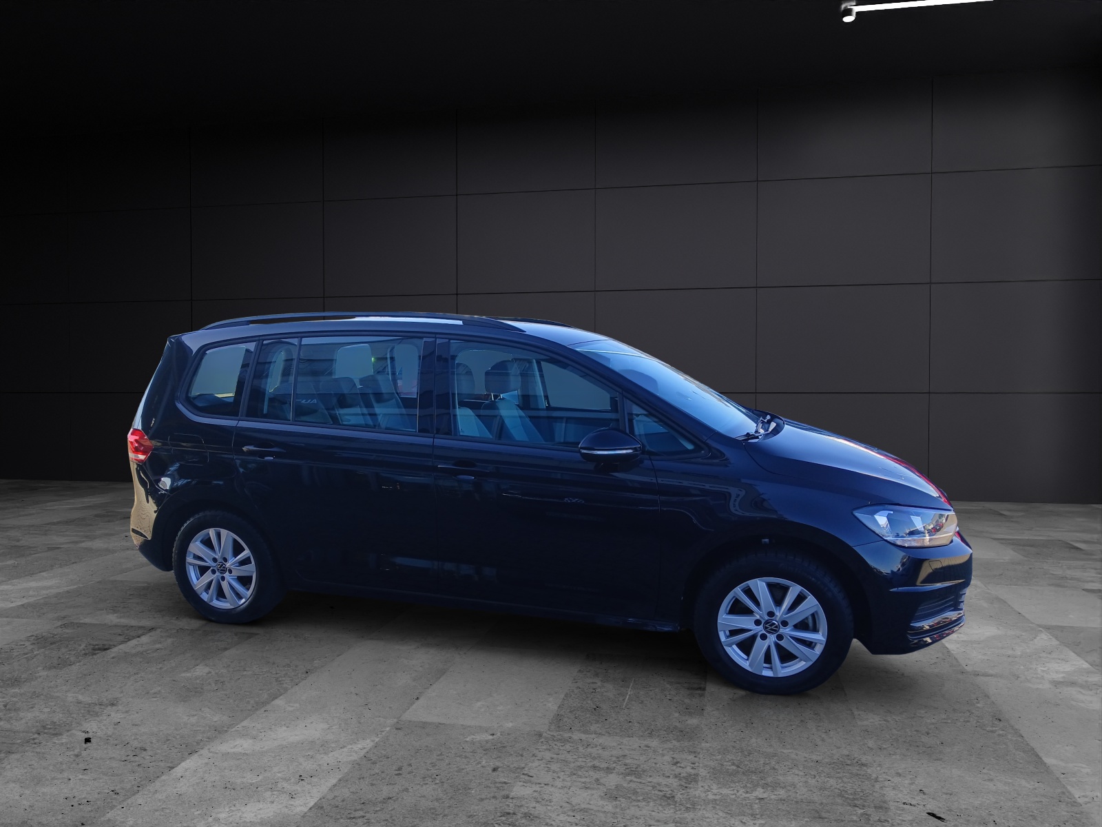 Fahrzeugabbildung Volkswagen Touran TSI Comfortline 7-Si Navi AID ACC PDC SH LM