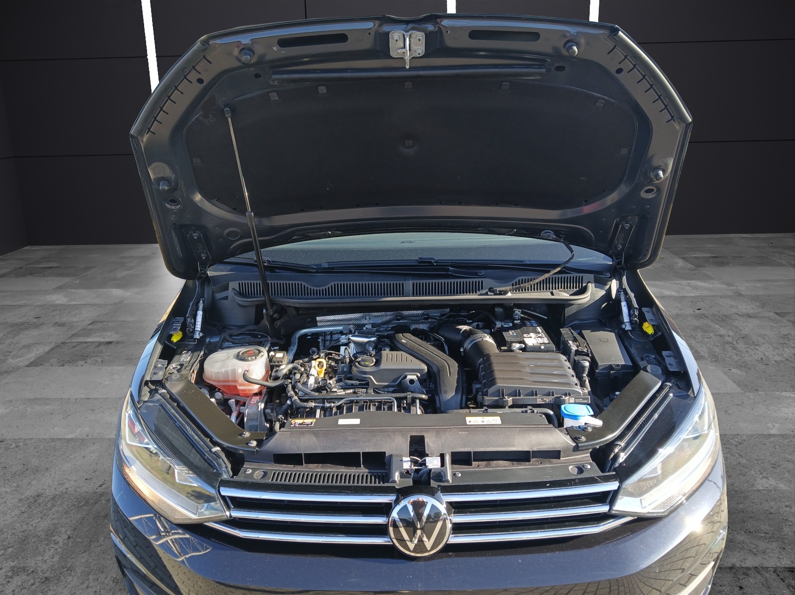 Fahrzeugabbildung Volkswagen Touran TSI Comfortline 7-Si Navi AID ACC PDC SH LM