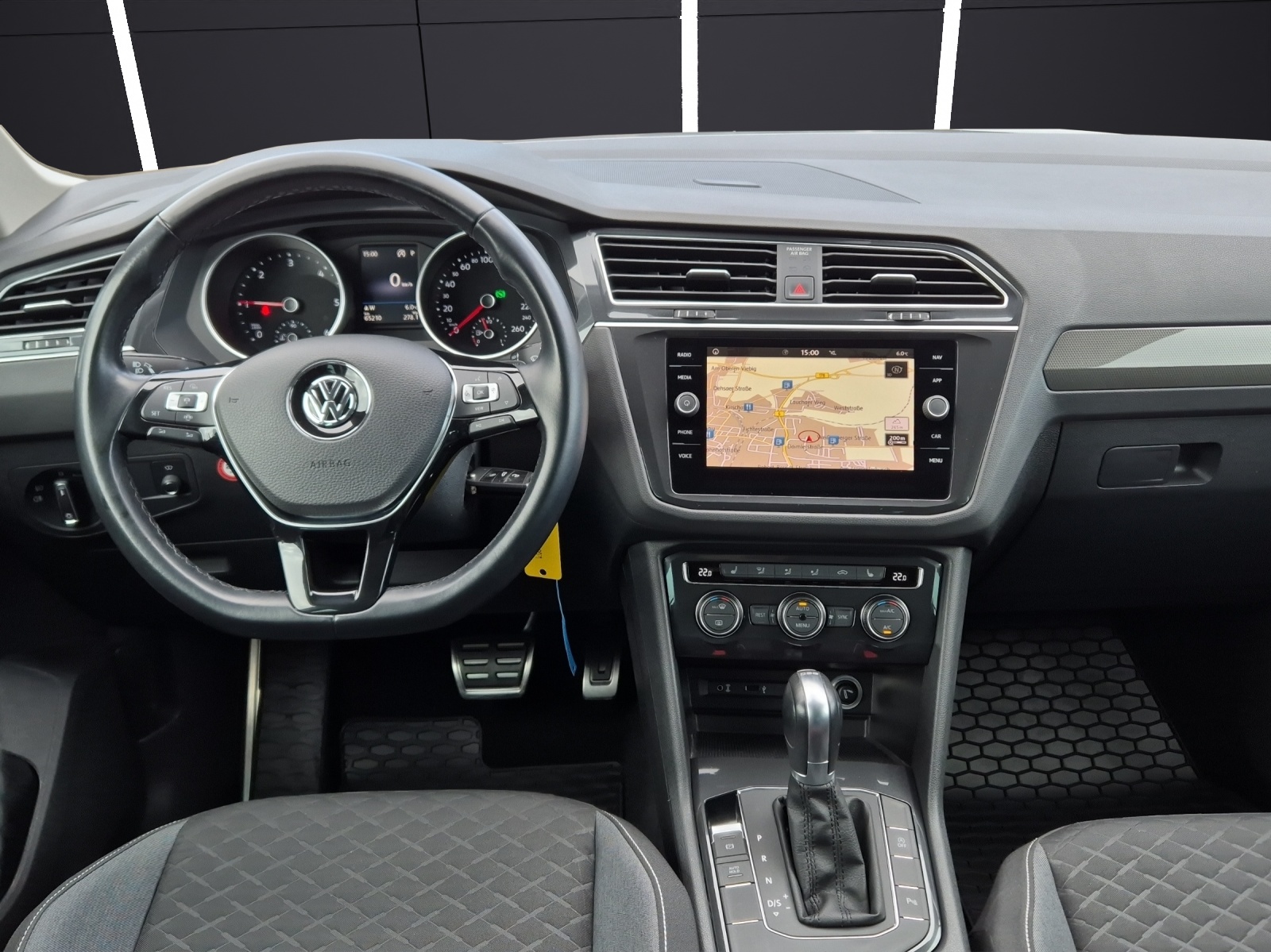 Fahrzeugabbildung Volkswagen Tiguan 2.0 TDI DSG R-Line AHK LED HuD Navi ACC