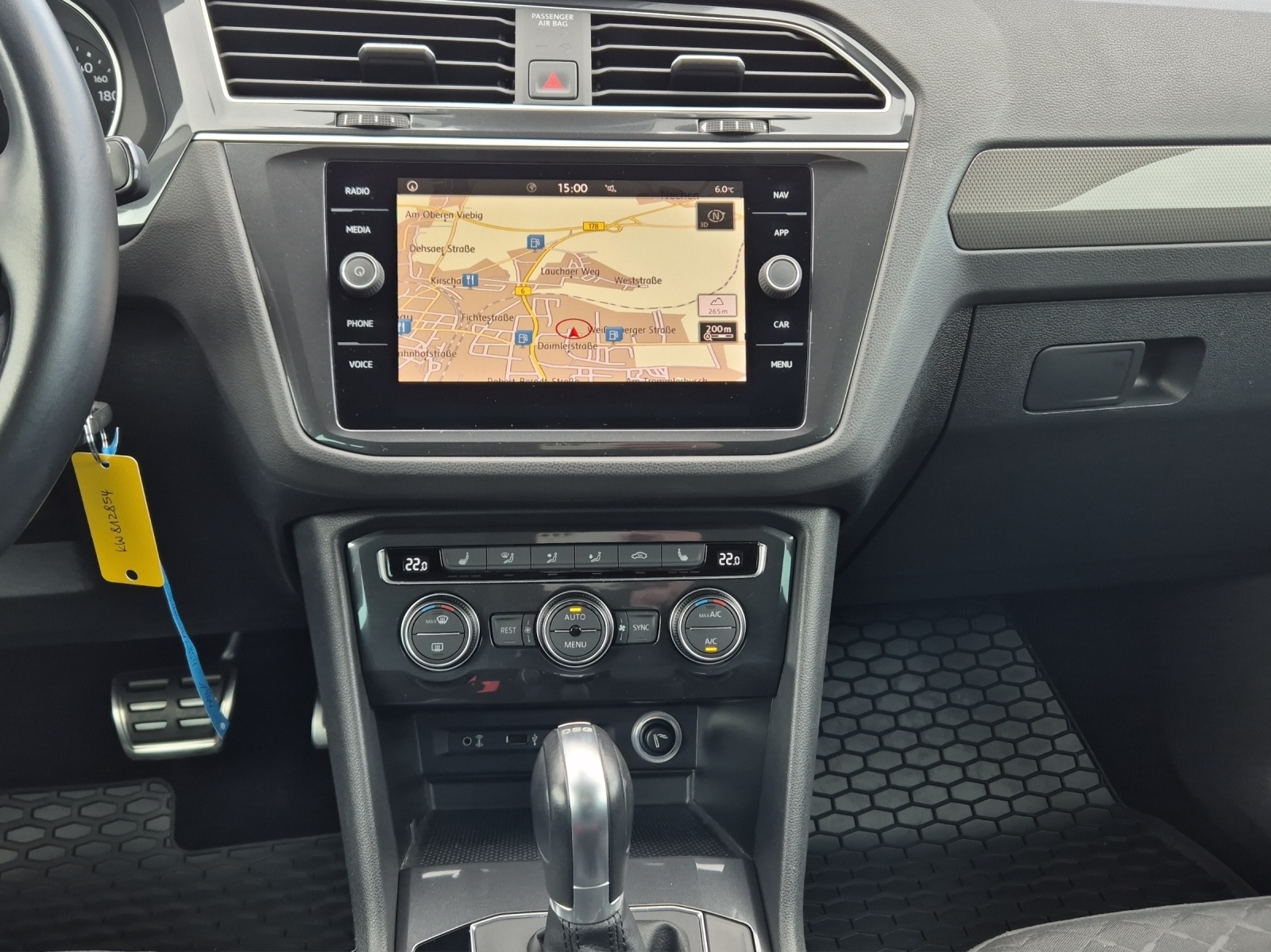 Fahrzeugabbildung Volkswagen Tiguan 2.0 TDI DSG R-Line AHK LED HuD Navi ACC