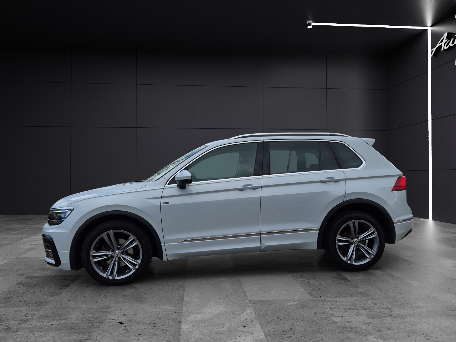 Fahrzeugabbildung Volkswagen Tiguan 2.0 TDI DSG R-Line AHK LED HuD Navi ACC