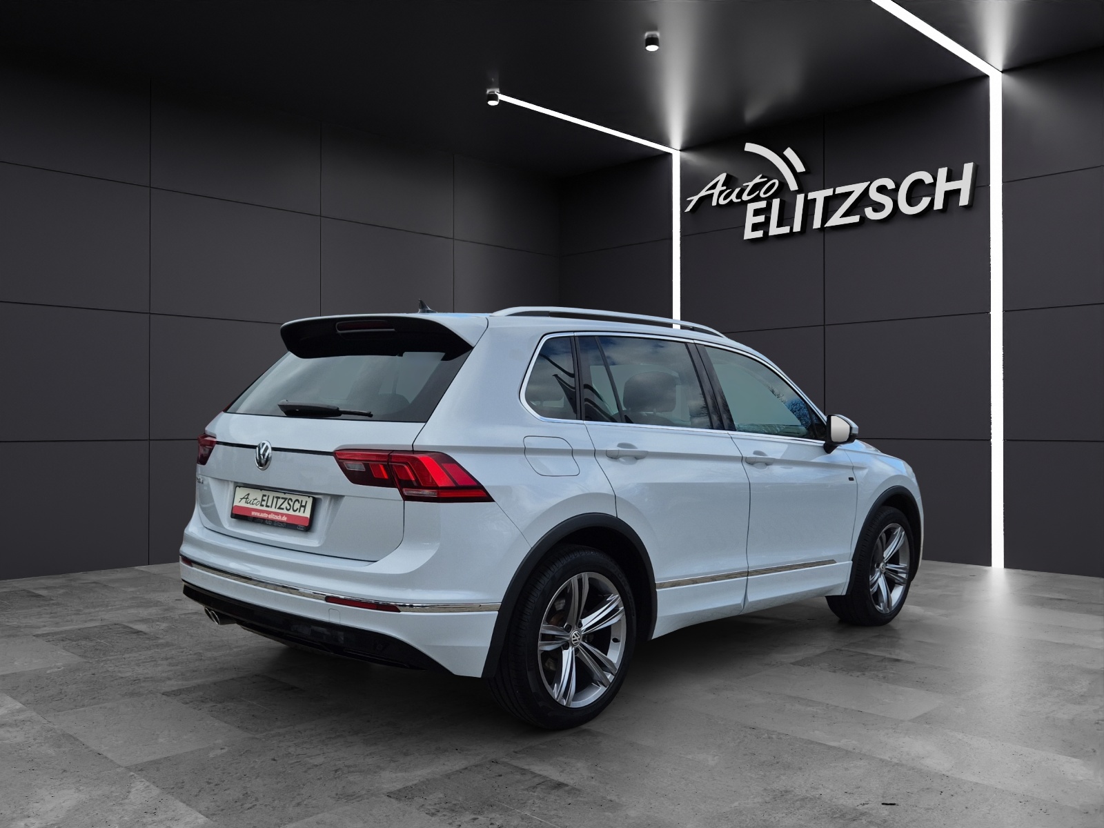 Fahrzeugabbildung Volkswagen Tiguan 2.0 TDI DSG R-Line AHK LED HuD Navi ACC
