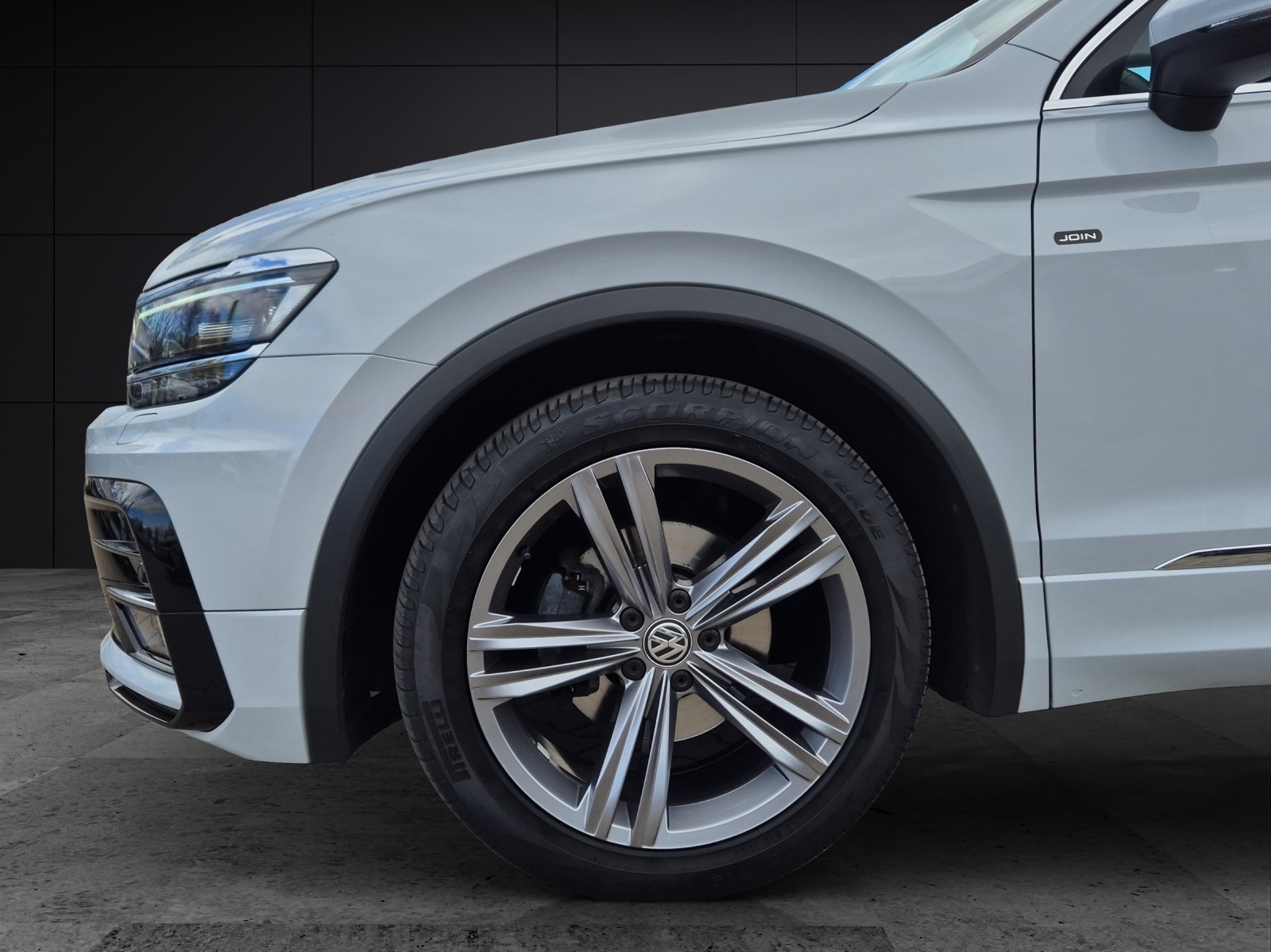 Fahrzeugabbildung Volkswagen Tiguan 2.0 TDI DSG R-Line AHK LED HuD Navi ACC