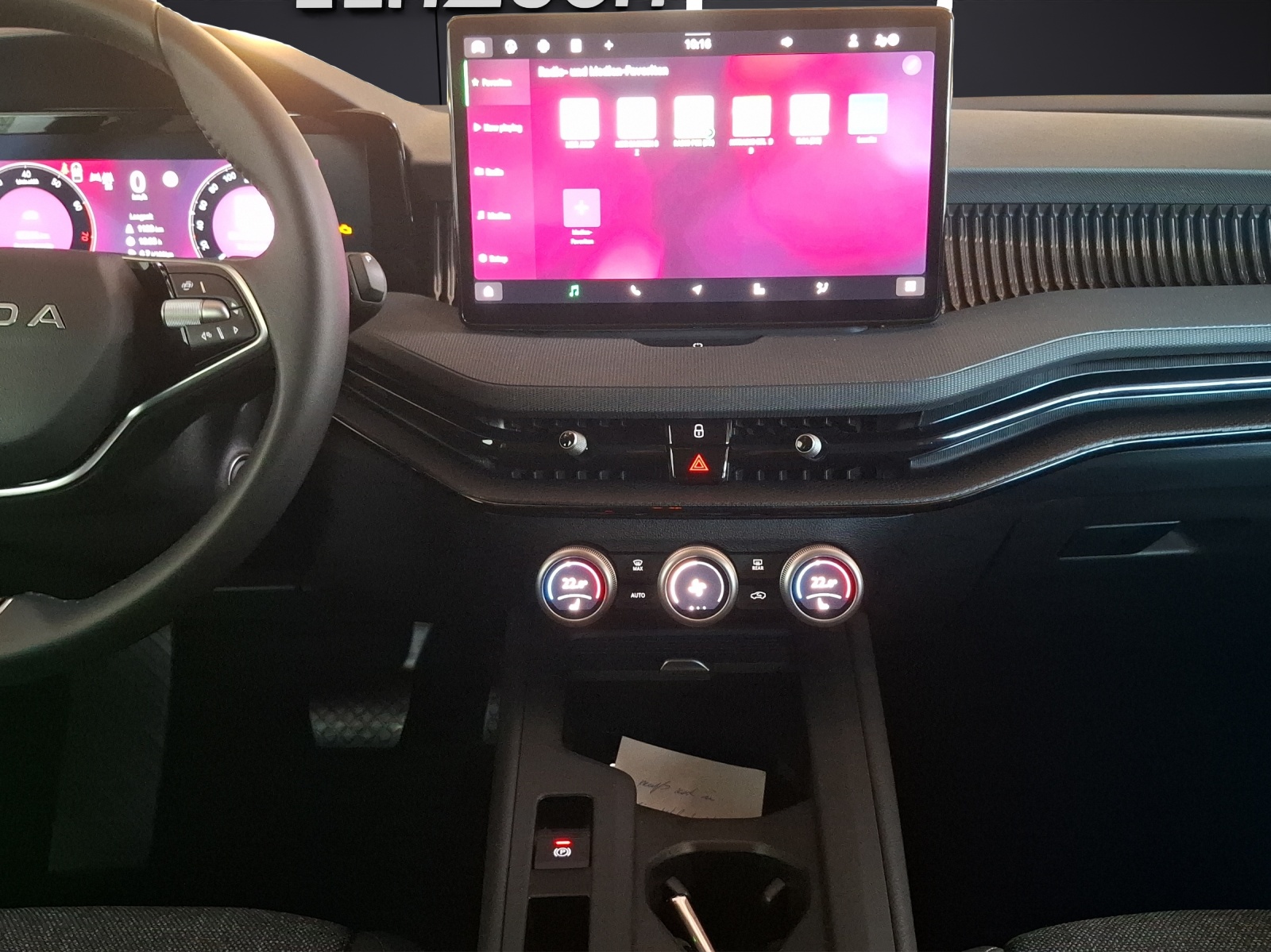 Fahrzeugabbildung SKODA Superb Combi TSI Essence DSG LED Navi VC ACC RFK SH