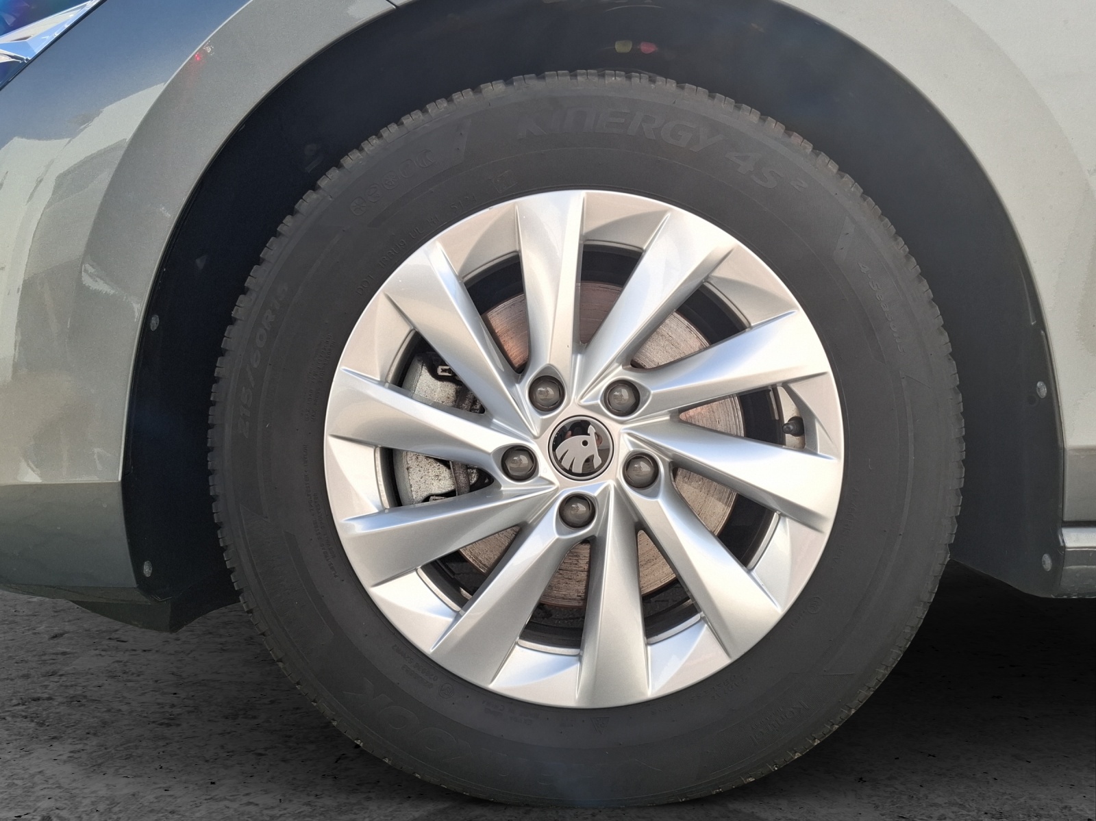 Fahrzeugabbildung SKODA Superb Combi TSI Essence DSG LED Navi VC ACC RFK SH