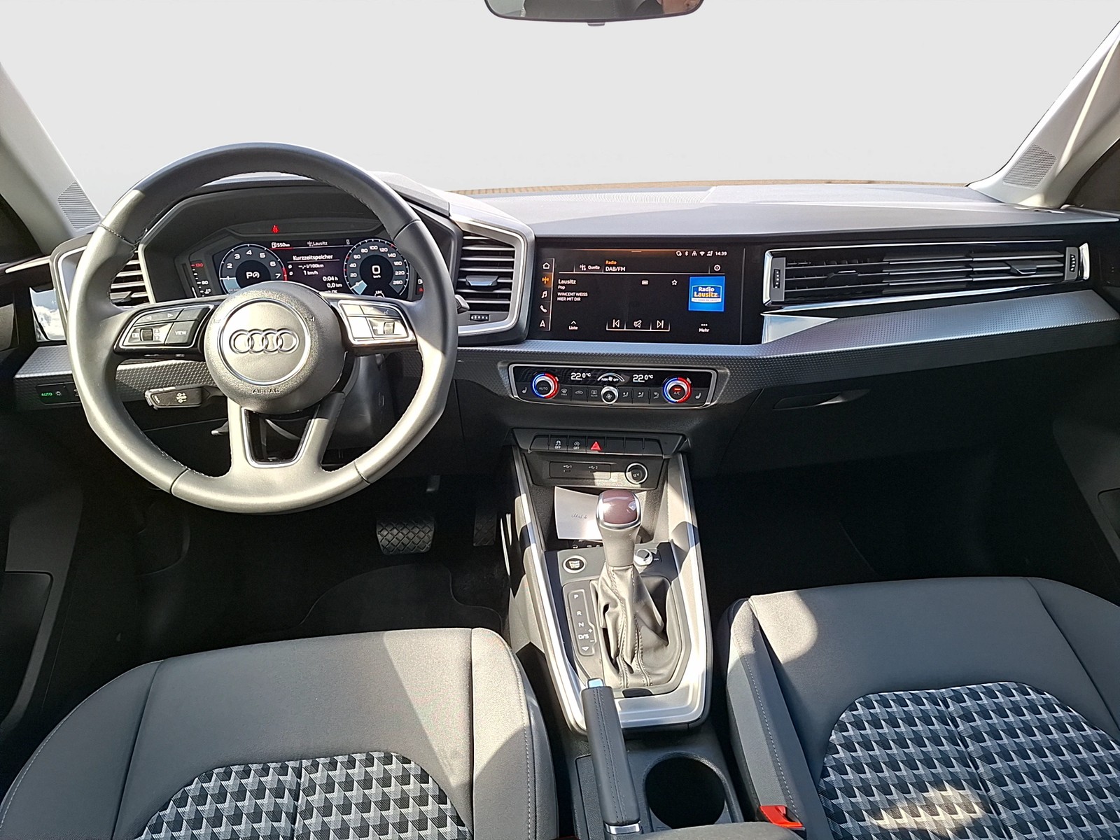 Fahrzeugabbildung Audi A1 Sportback 30 TFSI advanced S-tronic LED APP AVC SHZ PDC