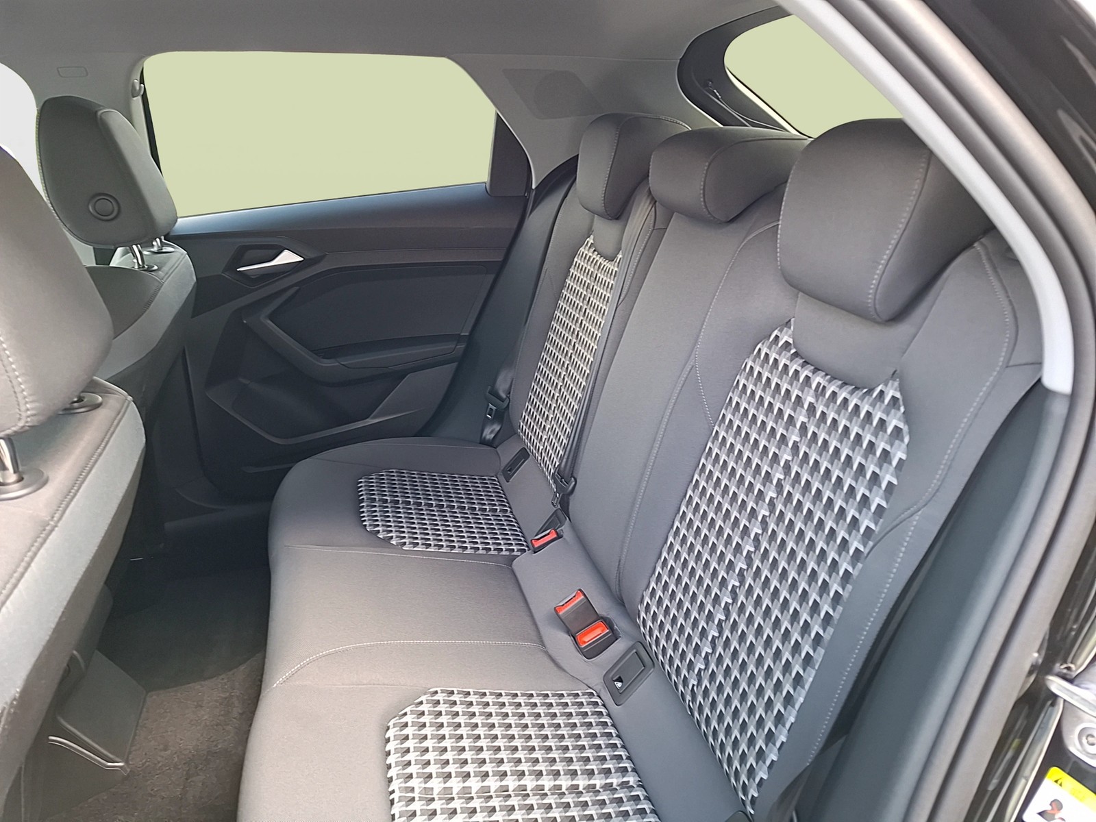 Fahrzeugabbildung Audi A1 Sportback 30 TFSI advanced S-tronic LED APP AVC SHZ PDC