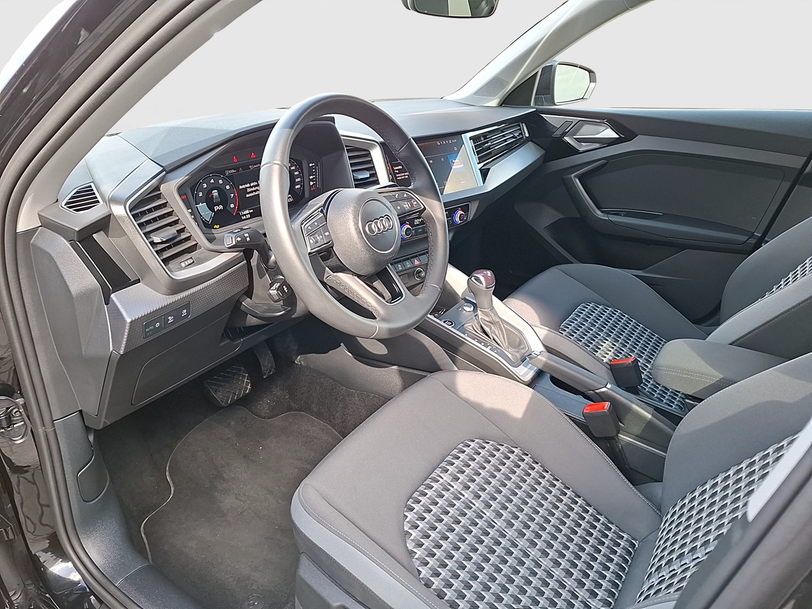 Fahrzeugabbildung Audi A1 Sportback 30 TFSI advanced S-tronic LED APP AVC SHZ PDC
