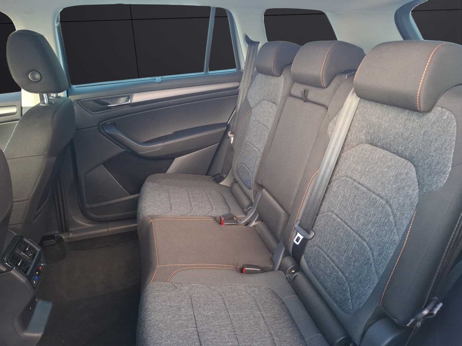 Fahrzeugabbildung SKODA Kodiaq TSI Clever DSG Matrix AHK Navi ACC RFK SH 18