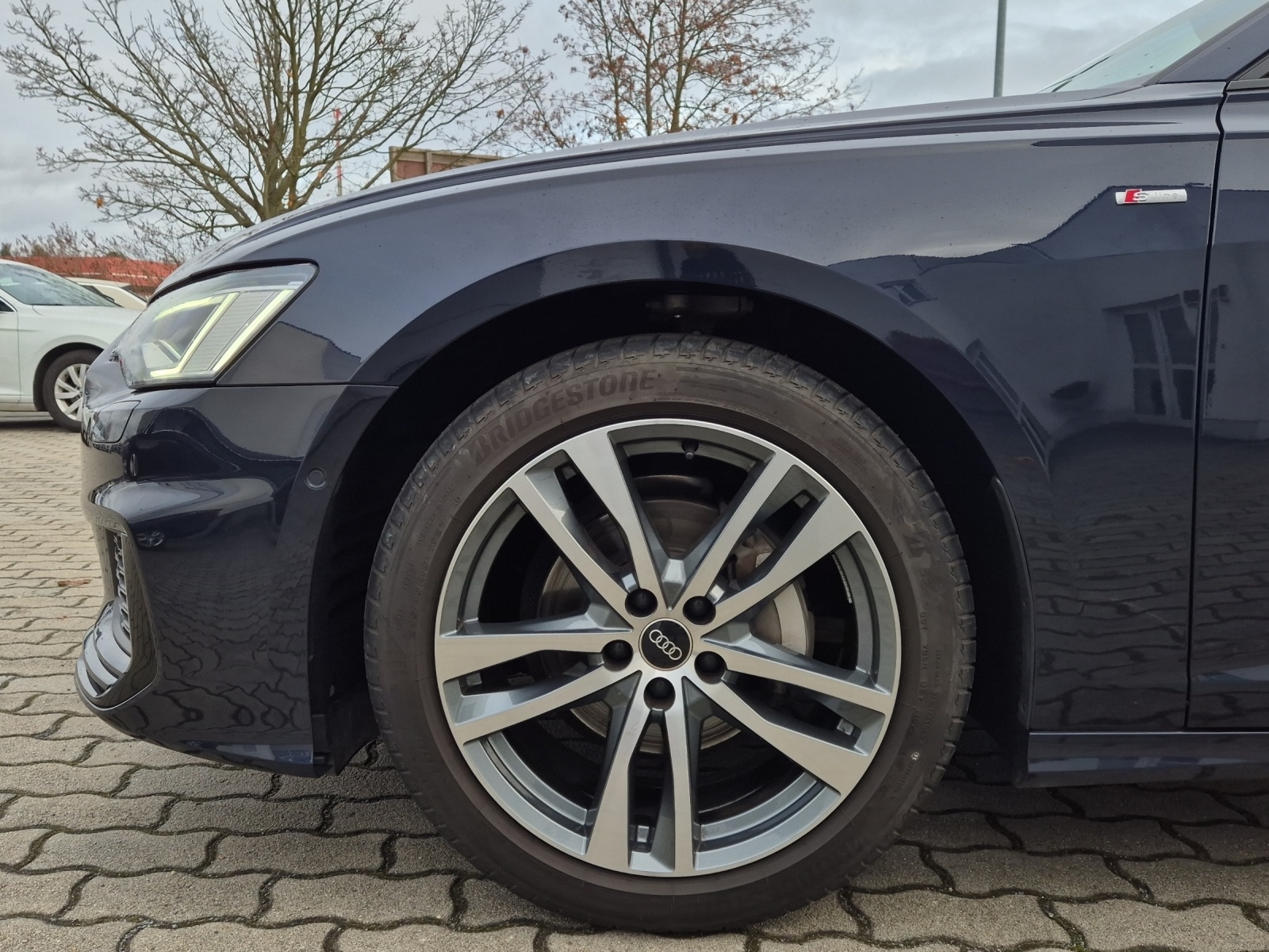 Fahrzeugabbildung Audi A6 Avant 40 TDI Sport quattro S-tronic S-Line Matrix AVC Pano ACC RFK