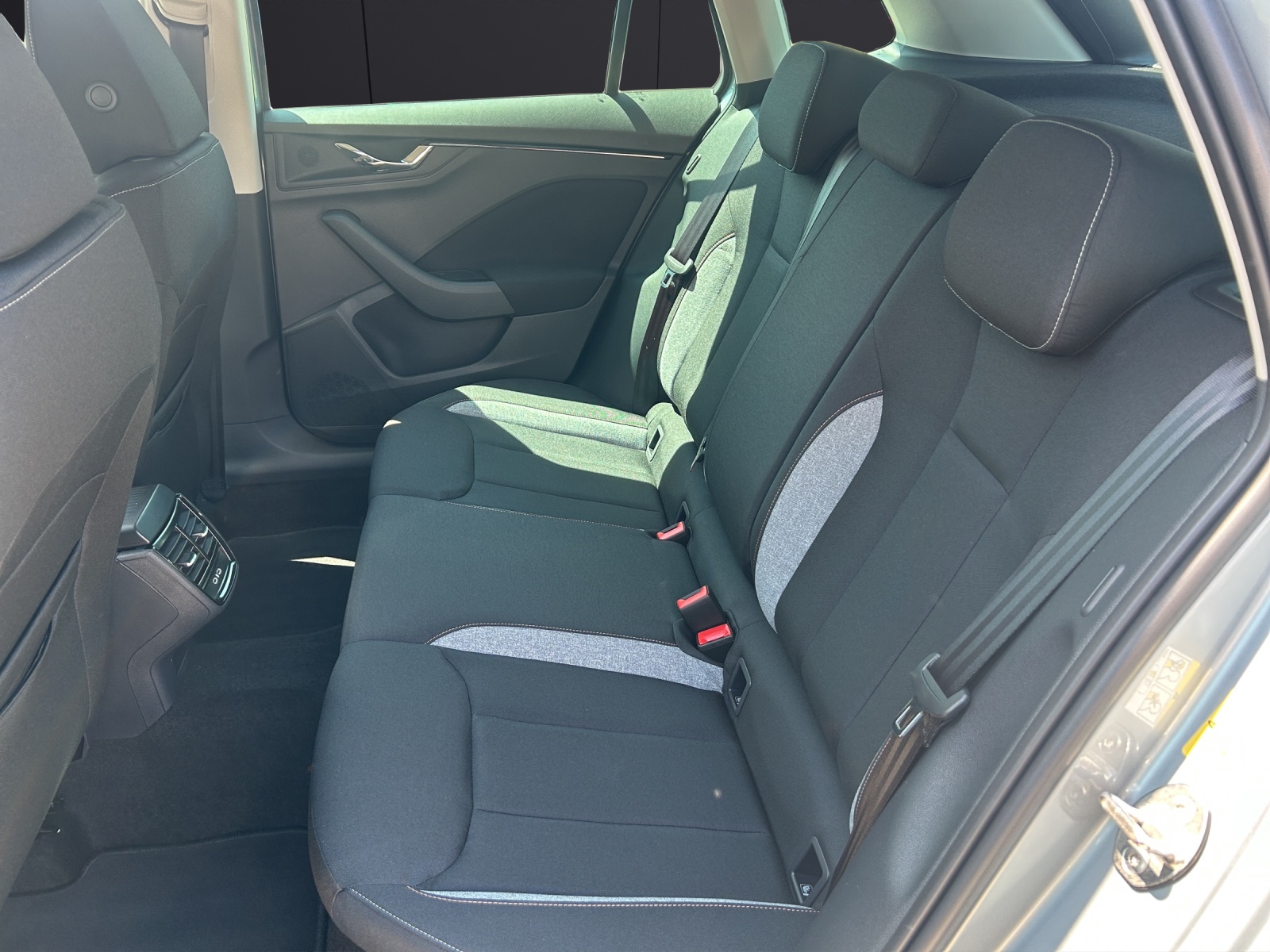 Fahrzeugabbildung SKODA Kamiq 1.0 TSI Selection MATRIX AHK