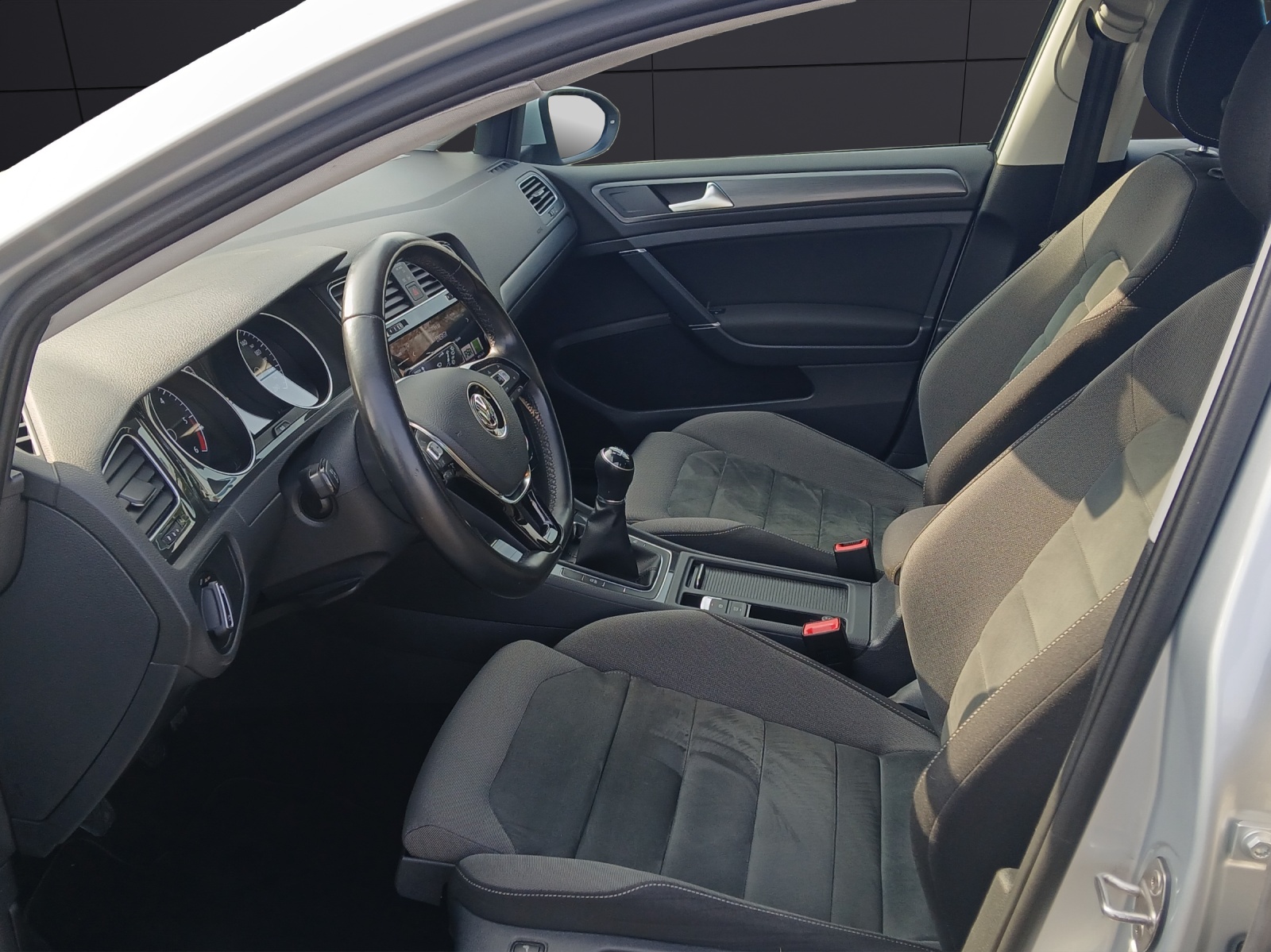 Fahrzeugabbildung Volkswagen Golf VII Variant TDI Comfortline Standhzg LED Navi ACC PDC SH LM