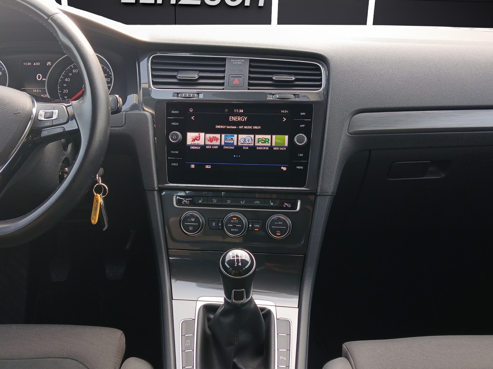 Fahrzeugabbildung Volkswagen Golf VII Variant TDI Comfortline Standhzg LED Navi ACC PDC SH LM