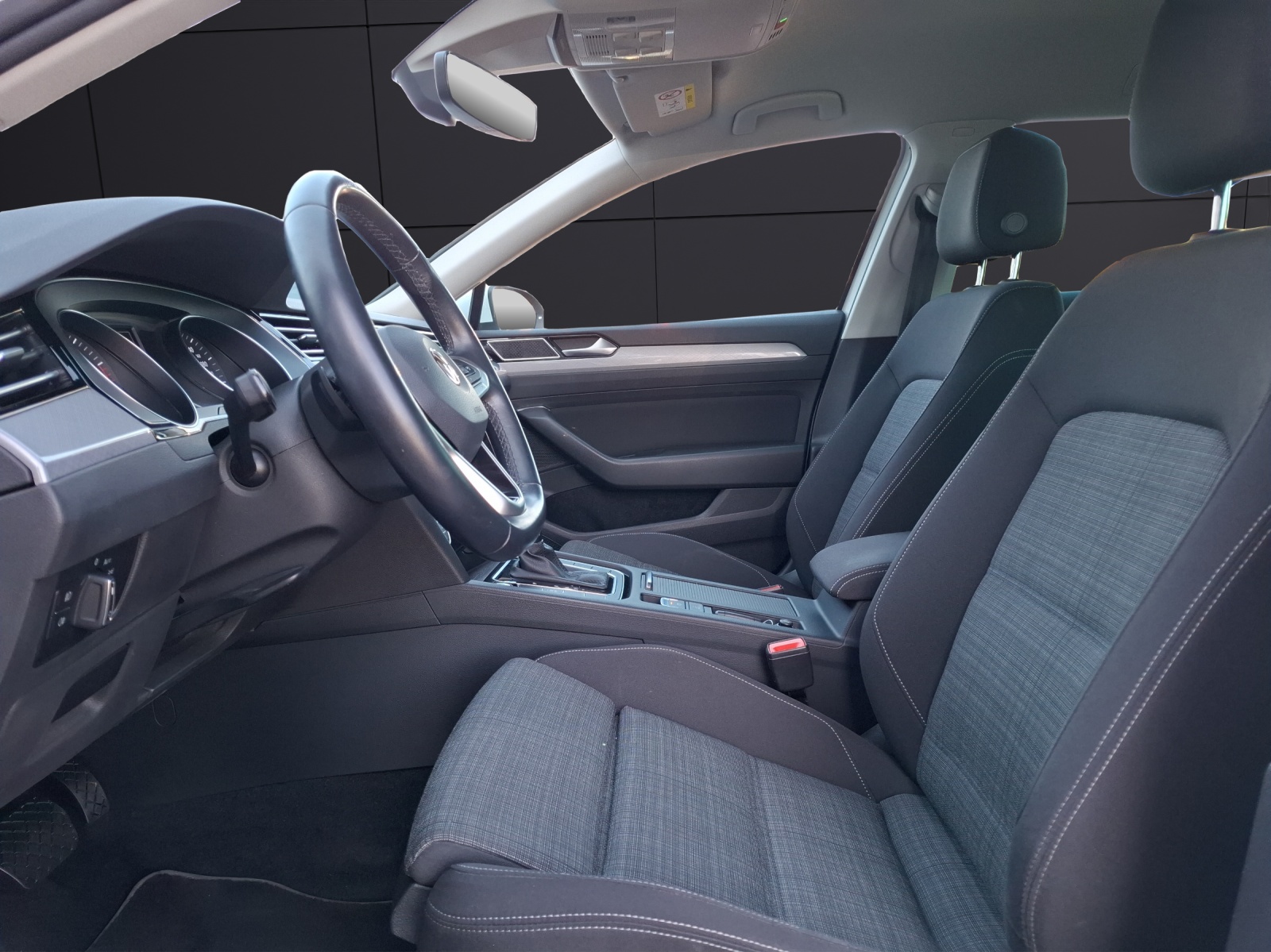 Fahrzeugabbildung Volkswagen Passat Variant TSI Business DSG LED Navi ACC RFK SH LM