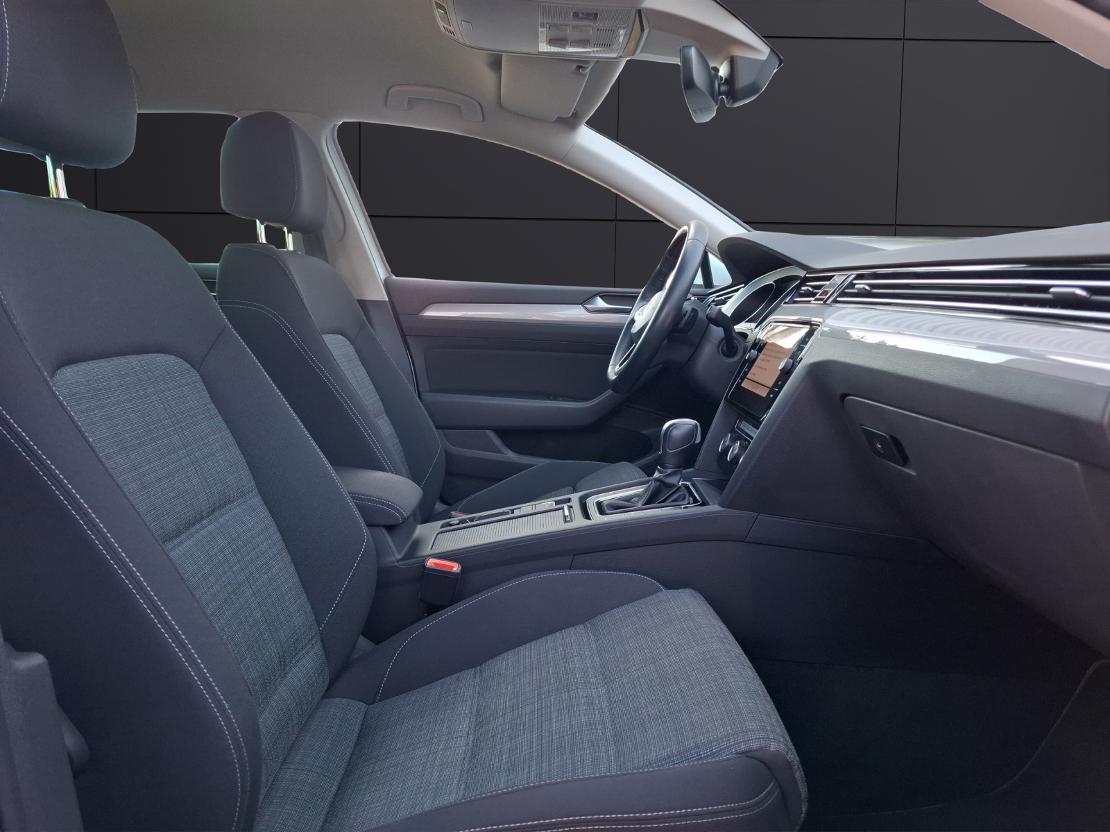 Fahrzeugabbildung Volkswagen Passat Variant TSI Business DSG LED Navi ACC RFK SH LM