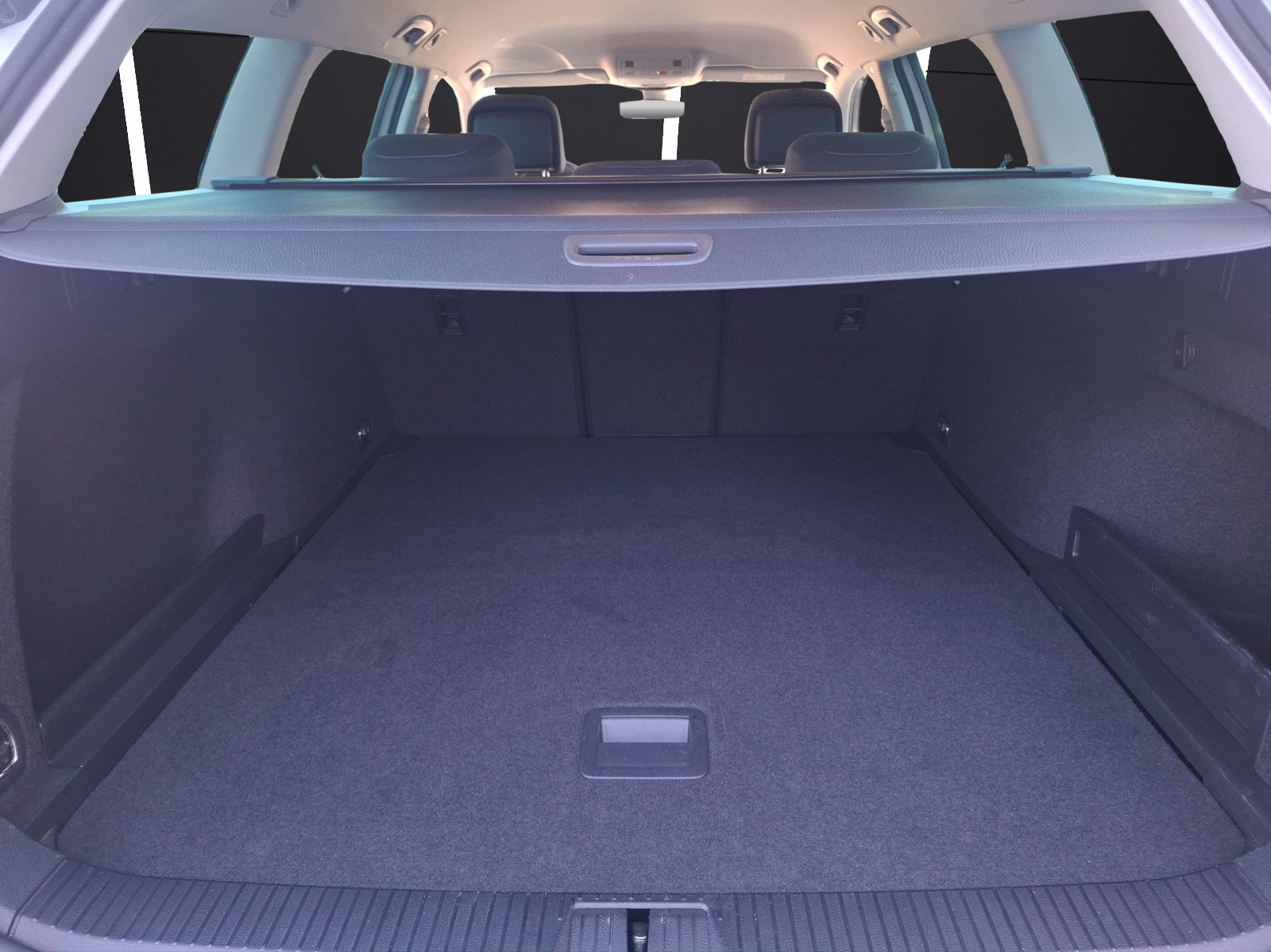 Fahrzeugabbildung Volkswagen Passat Variant TSI Business DSG LED Navi ACC RFK SH LM