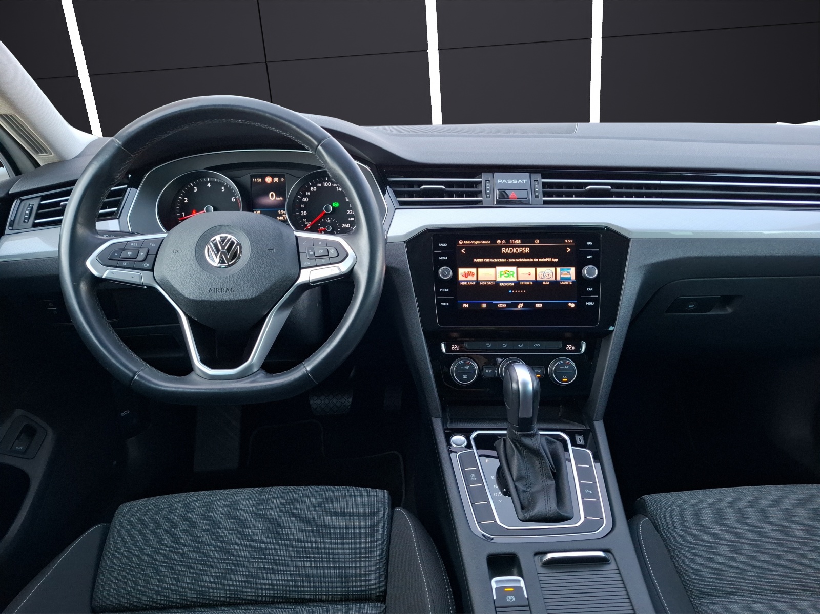 Fahrzeugabbildung Volkswagen Passat Variant TSI Business DSG LED Navi ACC RFK SH LM