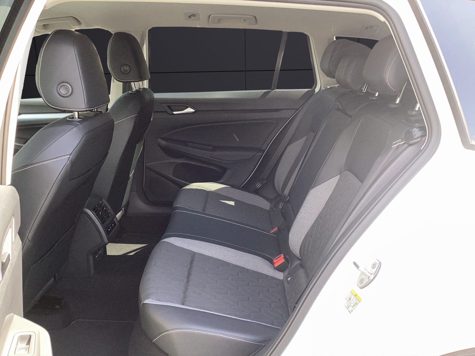 Fahrzeugabbildung Volkswagen Golf VIII Variant TDI Energy DSG Matrix Navi AID ACC RFK SH