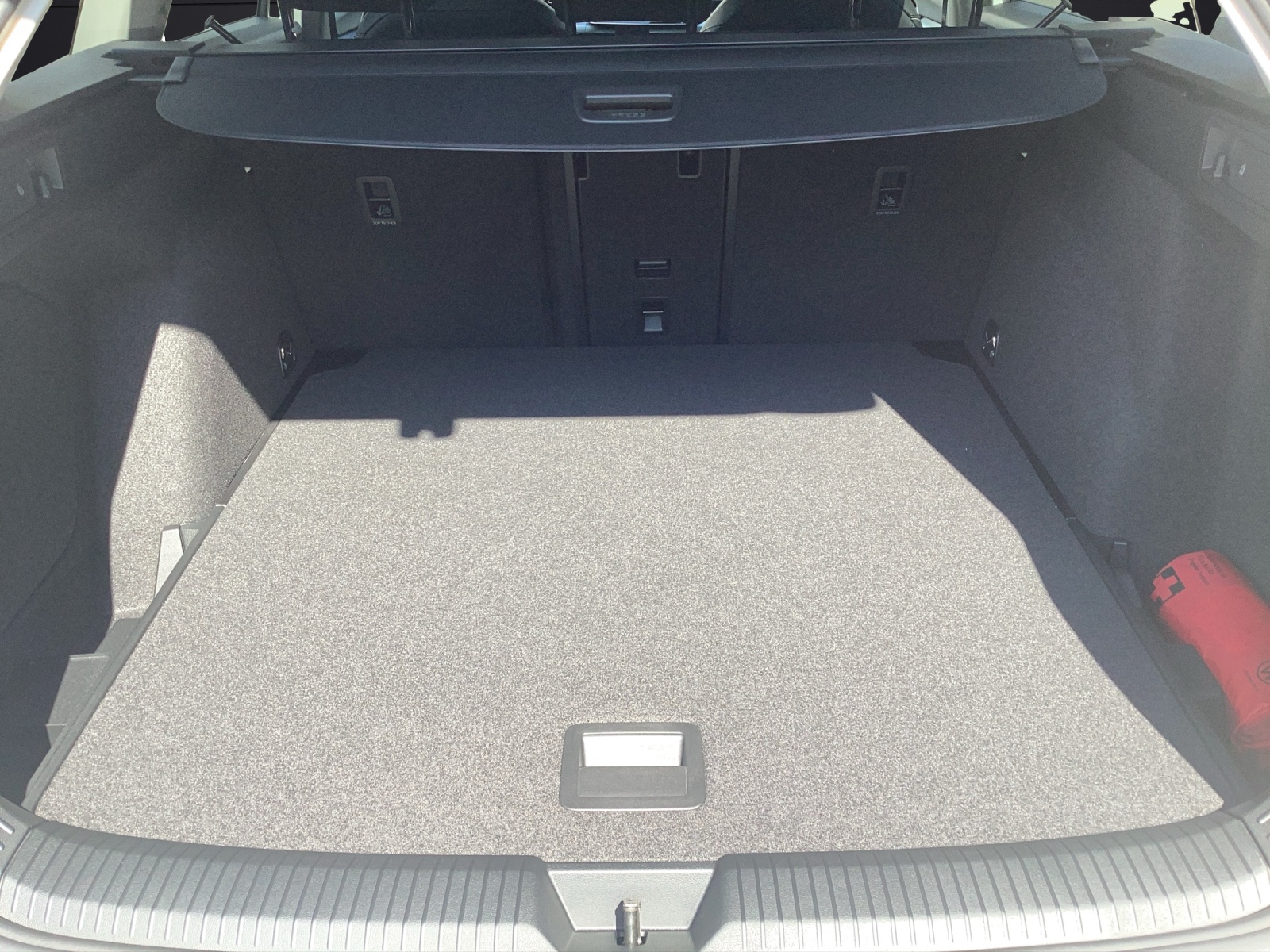 Fahrzeugabbildung Volkswagen Golf VIII Variant TDI Energy DSG Matrix Navi AID ACC RFK SH