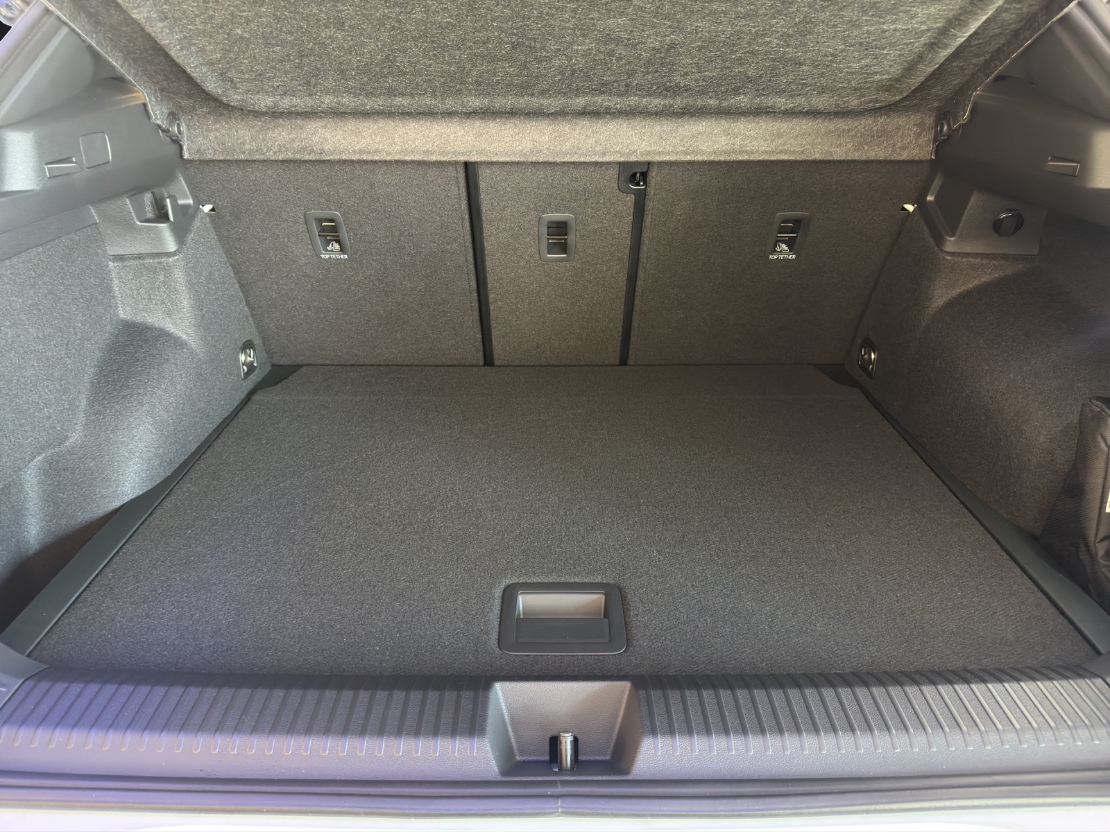 Fahrzeugabbildung Volkswagen T-Roc R-Line Head UP NAVI DAB