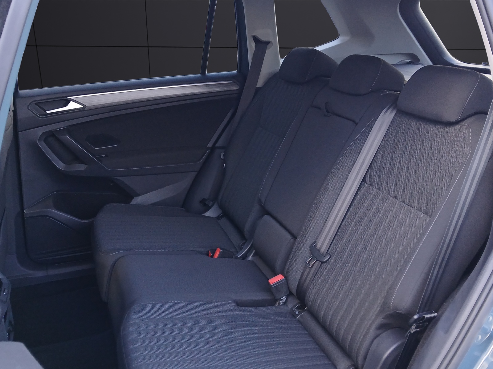 Fahrzeugabbildung Volkswagen Tiguan Allspace TDI Life DSG LED AHK Navi AID ACC RFK HUD SH