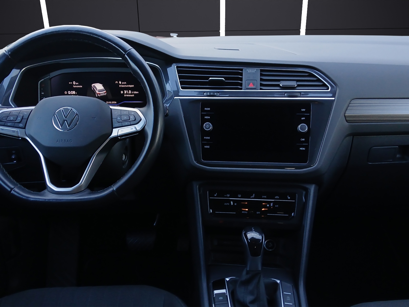 Fahrzeugabbildung Volkswagen Tiguan Allspace TDI Life DSG LED AHK Navi AID ACC RFK HUD SH