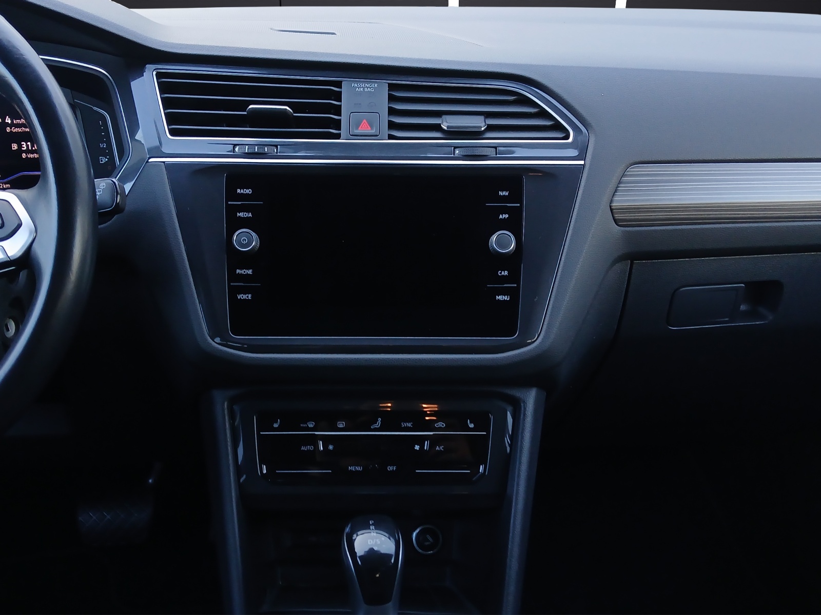 Fahrzeugabbildung Volkswagen Tiguan Allspace TDI Life DSG LED AHK Navi AID ACC RFK HUD SH