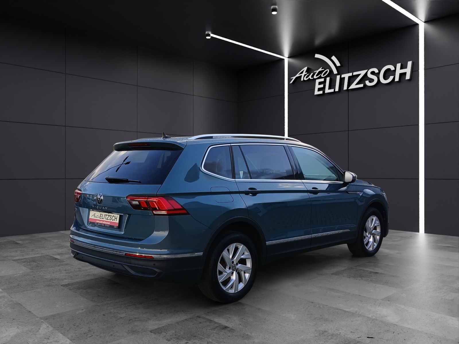 Fahrzeugabbildung Volkswagen Tiguan Allspace TDI Life DSG LED AHK Navi AID ACC RFK HUD SH