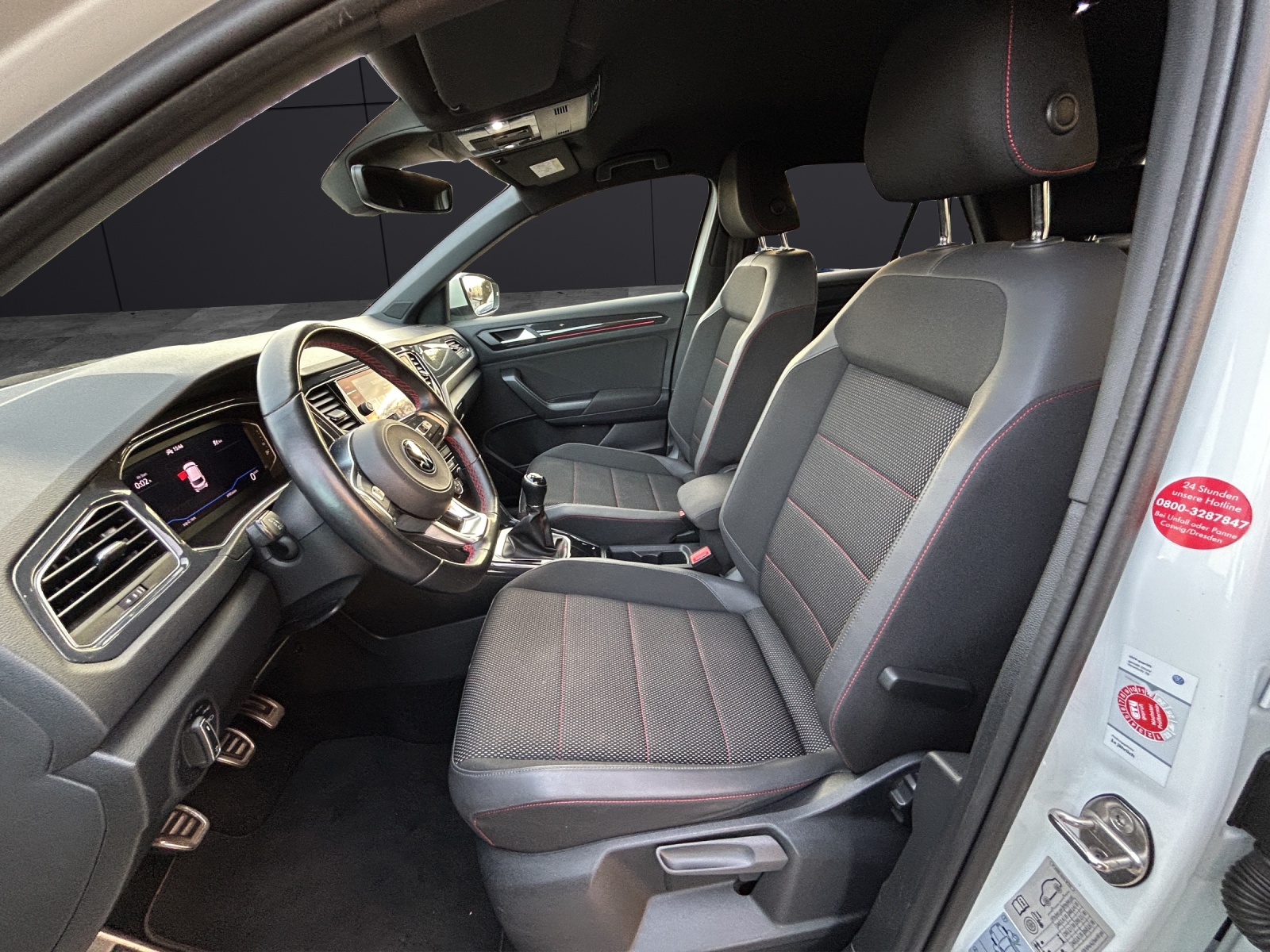 Fahrzeugabbildung Volkswagen T-Roc TSI Sport R-Line LED ACC 18