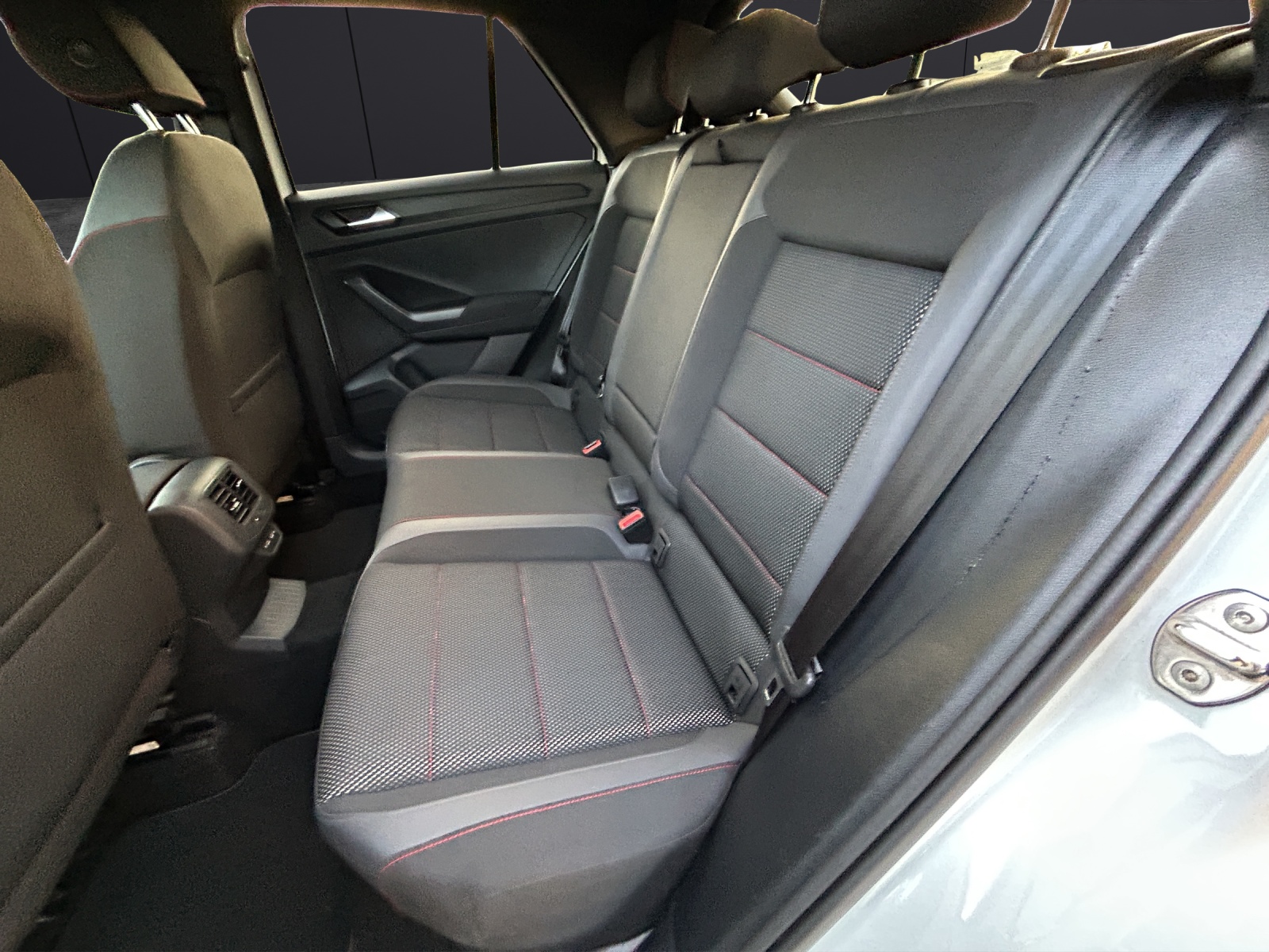 Fahrzeugabbildung Volkswagen T-Roc TSI Sport R-Line LED ACC 18
