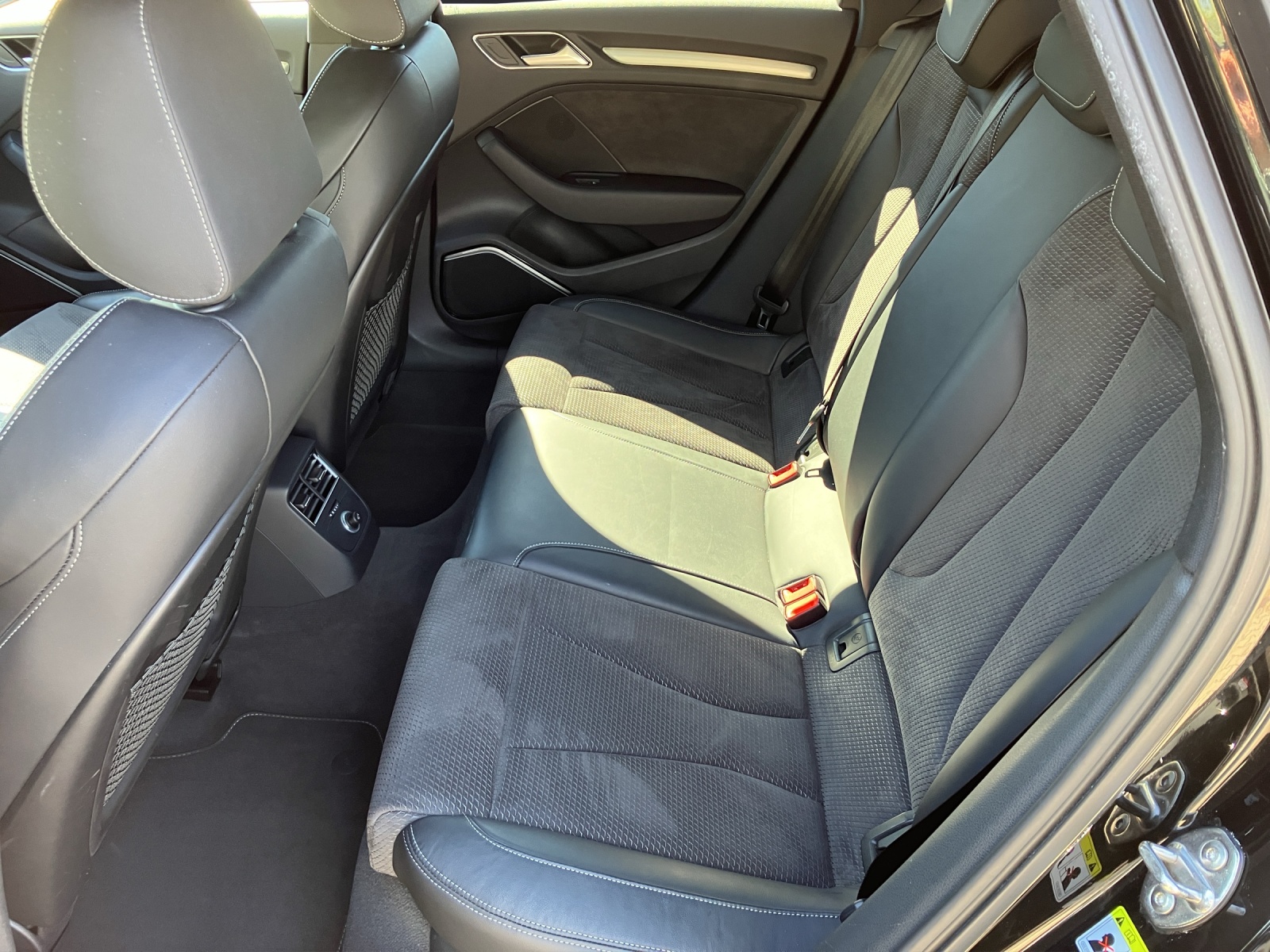 Fahrzeugabbildung Audi A3 Sportback TFSI sport S-tronic LED NAVI ACC B&O SH