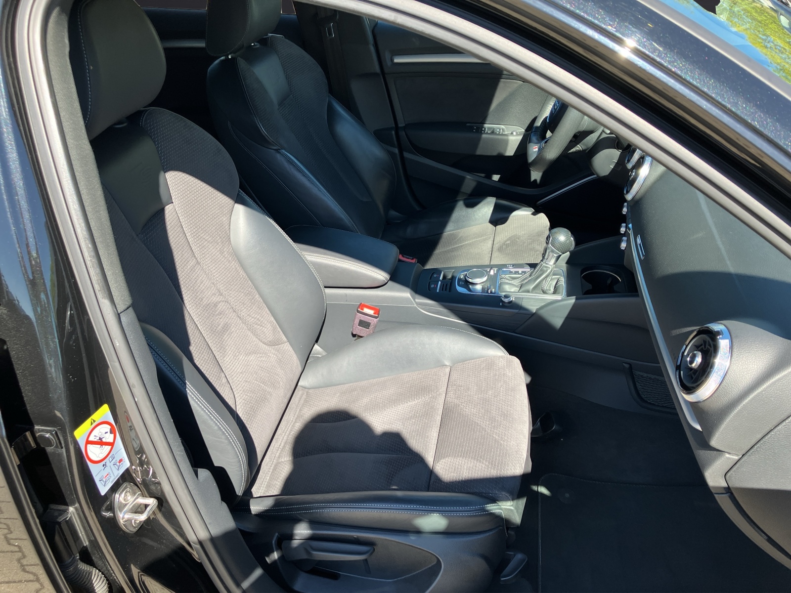 Fahrzeugabbildung Audi A3 Sportback TFSI sport S-tronic LED NAVI ACC B&O SH