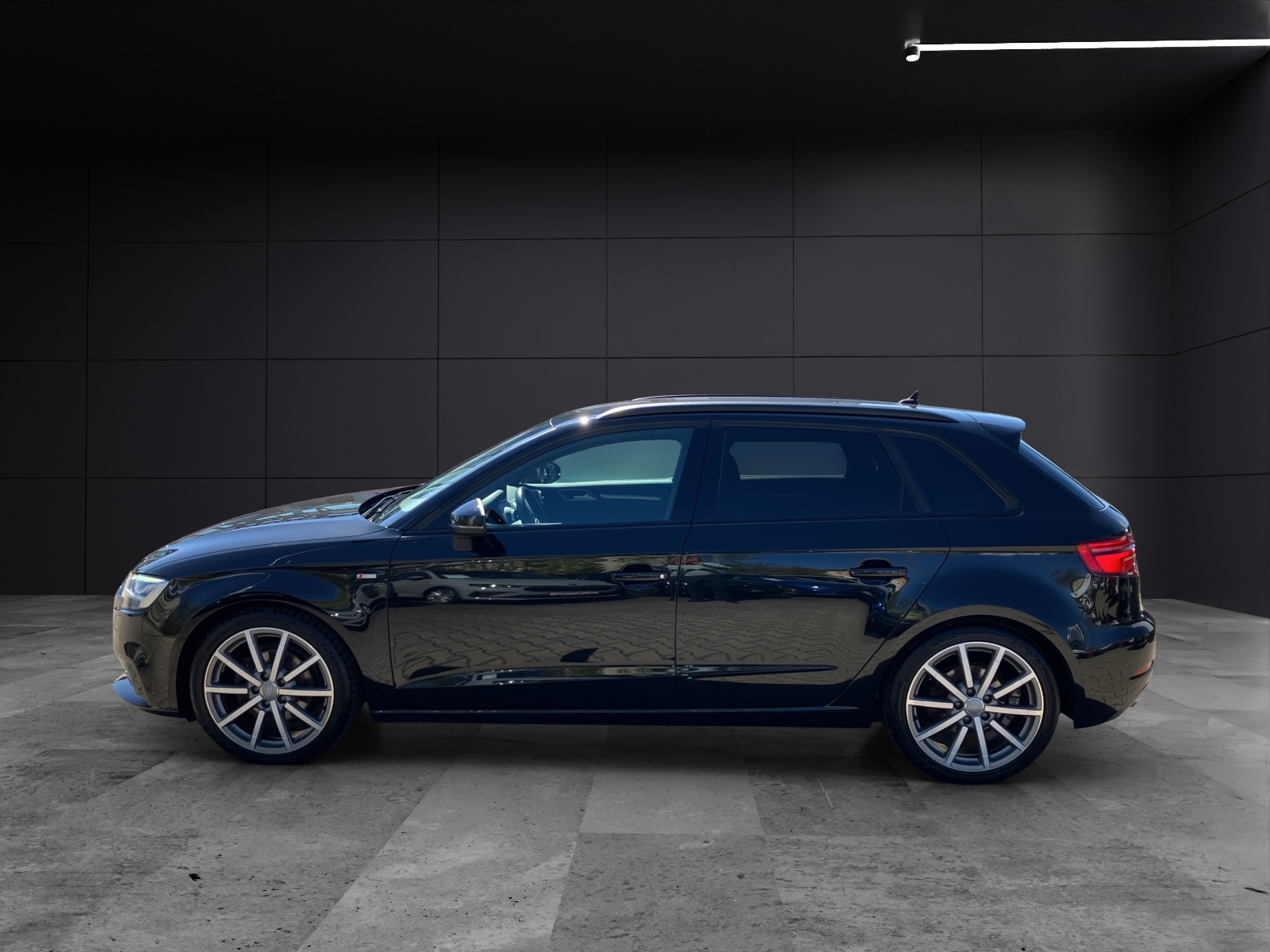 Fahrzeugabbildung Audi A3 Sportback TFSI sport S-tronic LED NAVI ACC B&O SH