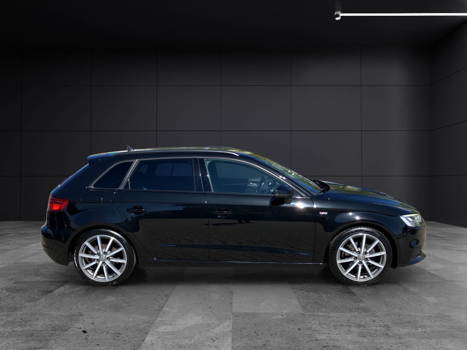 Fahrzeugabbildung Audi A3 Sportback TFSI sport S-tronic LED NAVI ACC B&O SH