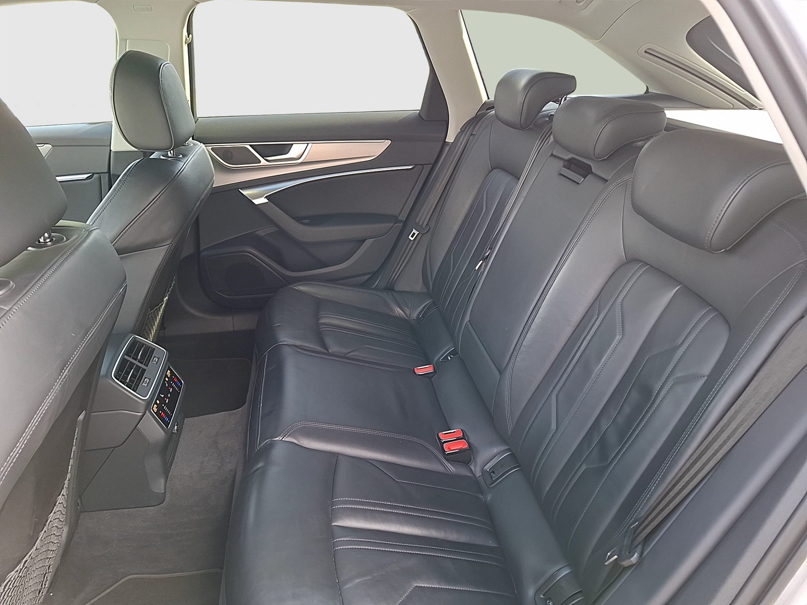 Fahrzeugabbildung Audi A6 Avant 45 TFSI sport quattro S-tronic Matri Navi AVC Leder Pano ACC RFK SH 19