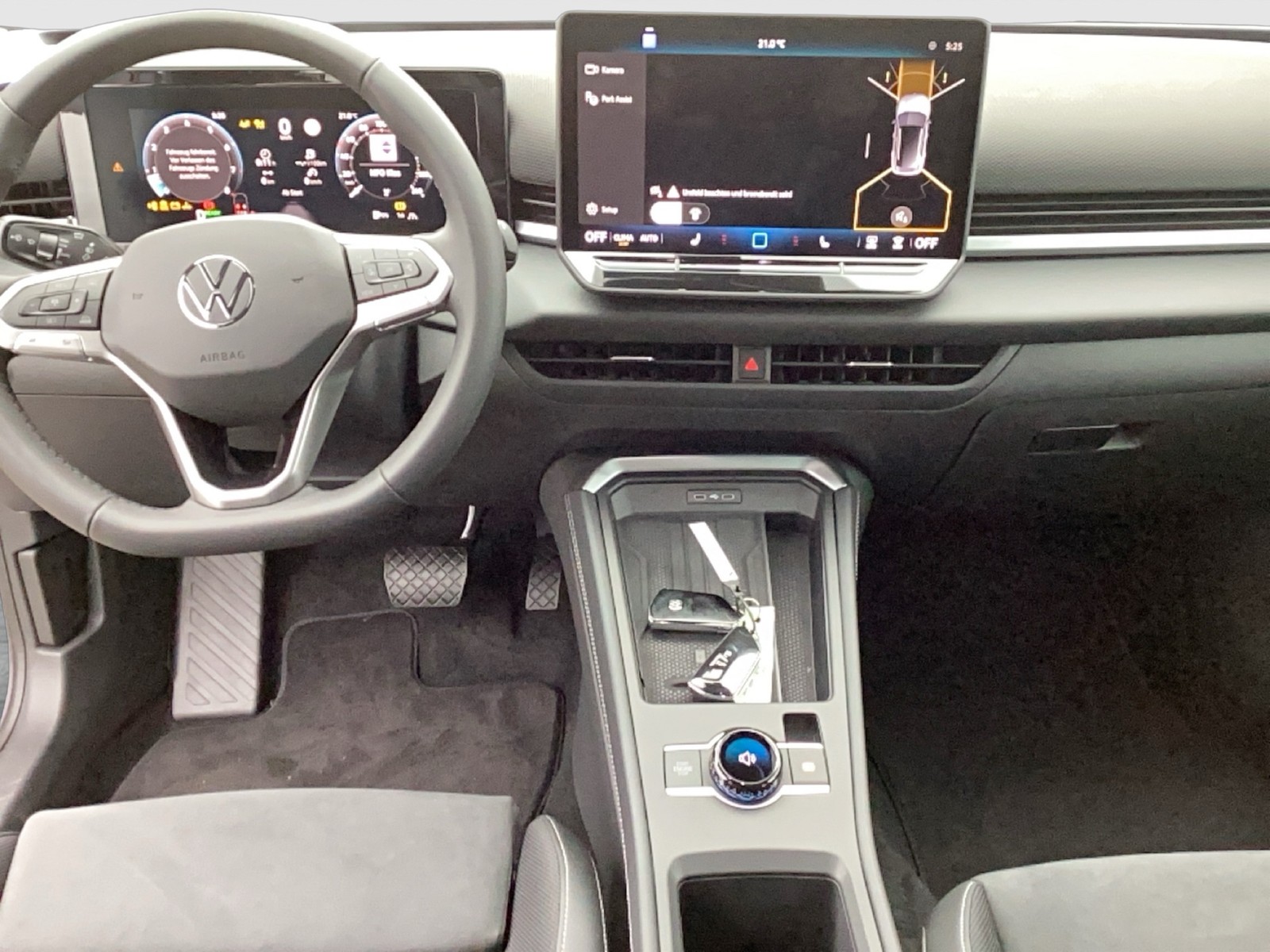 Fahrzeugabbildung Volkswagen T-Roc eTSI Style DSG Matrix AHK Navi AID HUD ACC RFK SH