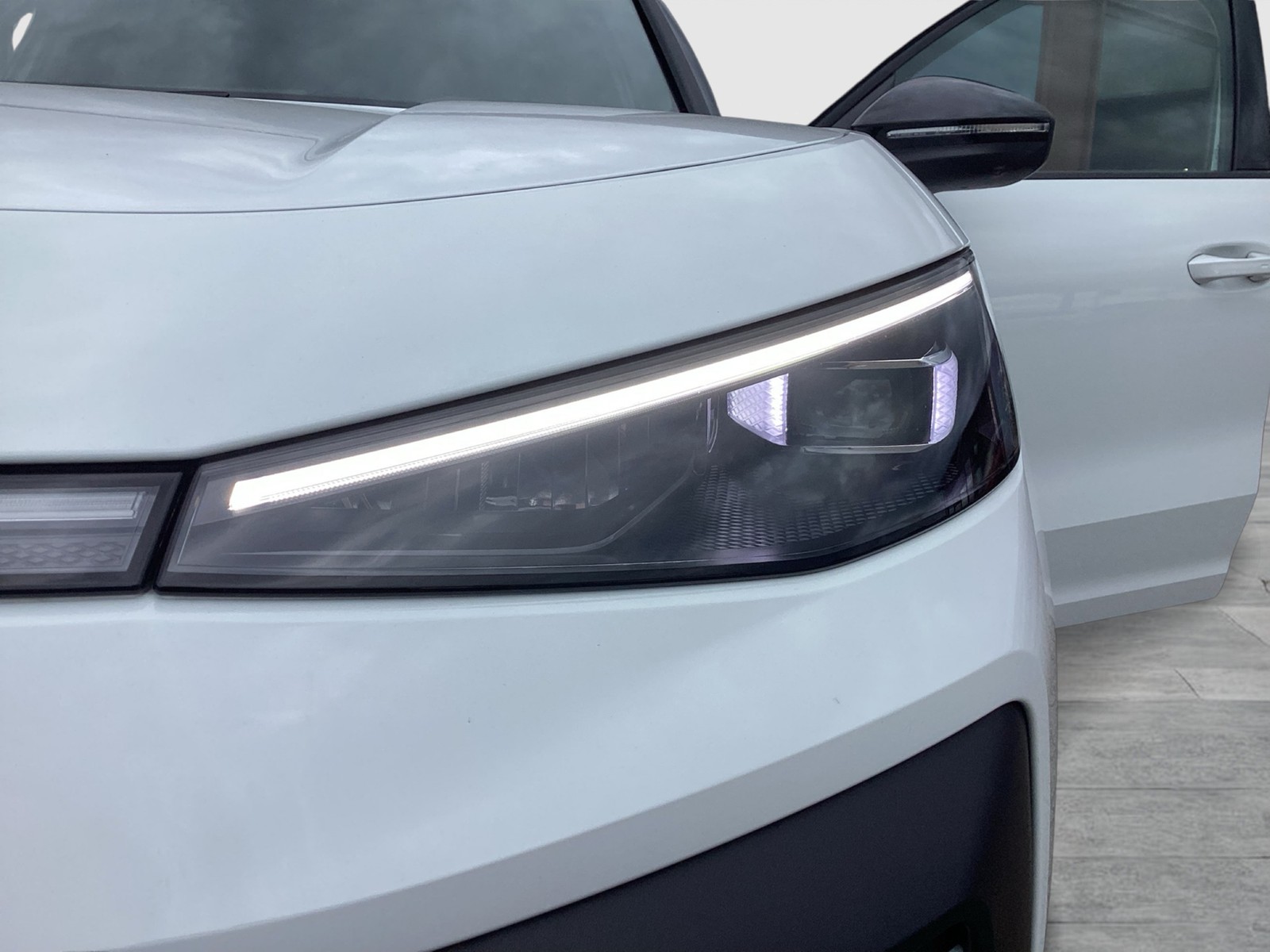 Fahrzeugabbildung Volkswagen T-Roc eTSI Style DSG Matrix AHK Navi AID HUD ACC RFK SH