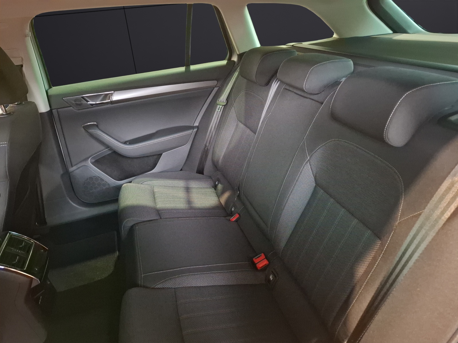 Fahrzeugabbildung SKODA Superb Combi TSI Style DSG Matrix AHK Navi AID beheiz FS SH